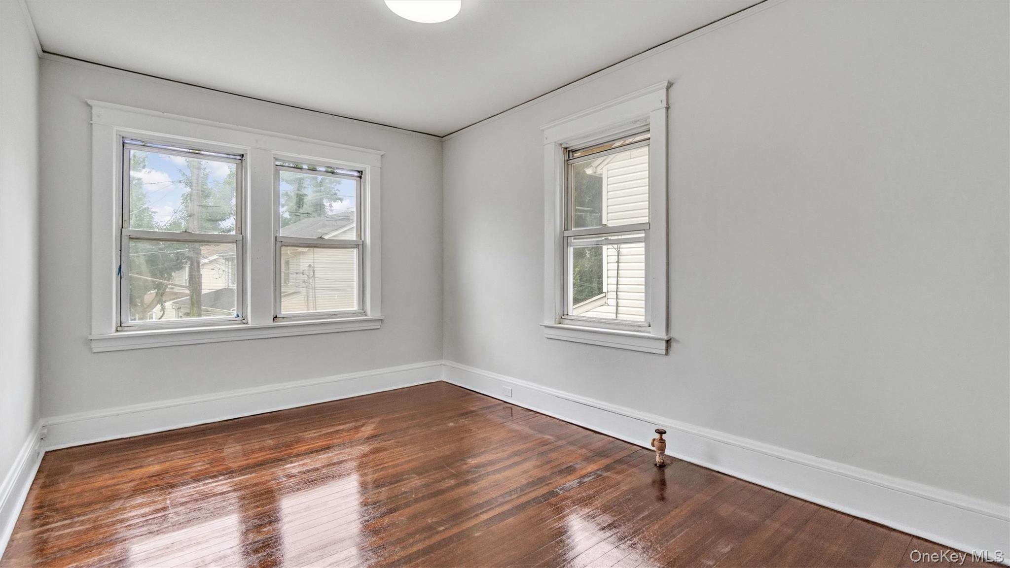 3 Walnut Place, Great Neck, NY 11021