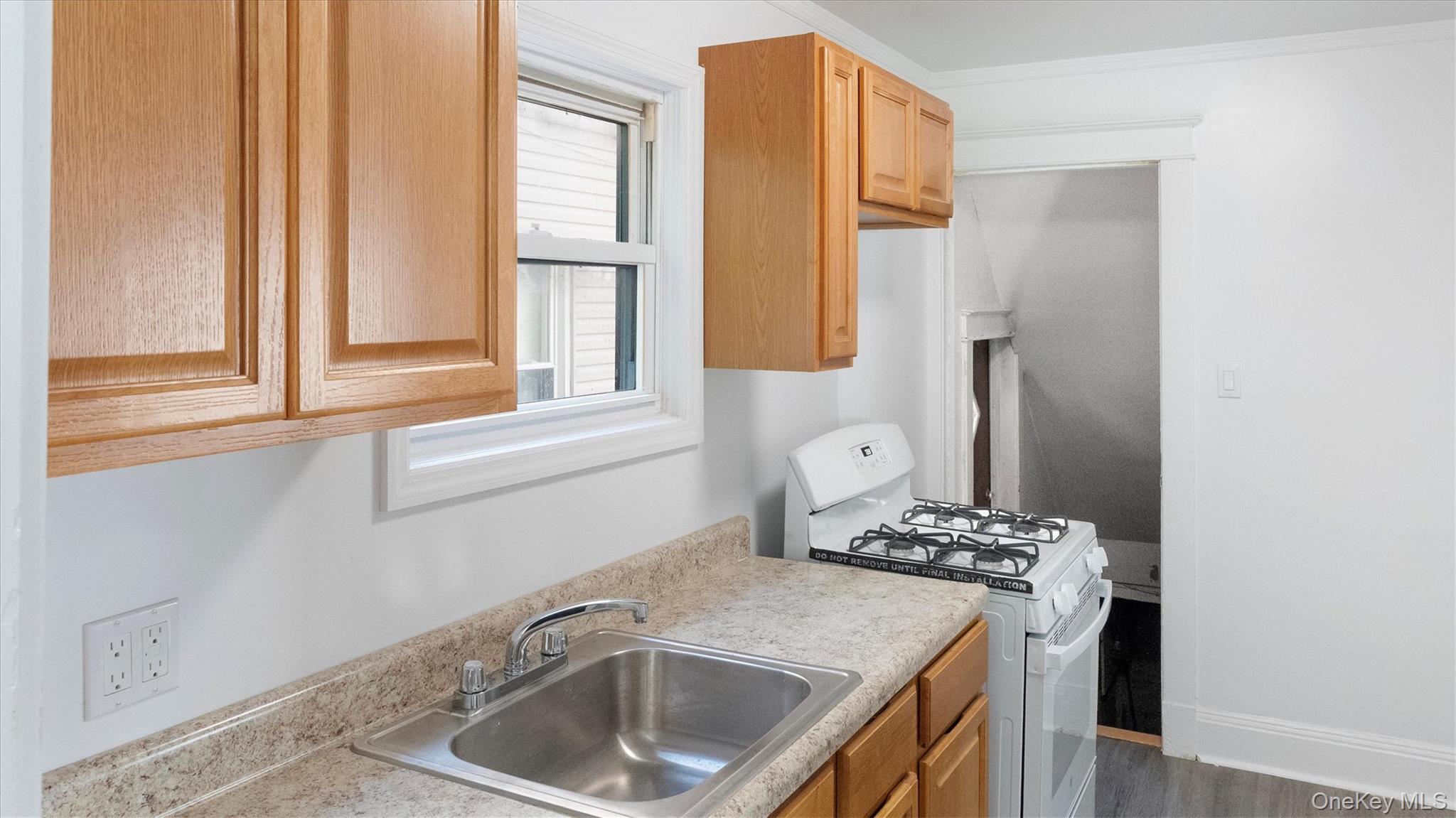 3 Walnut Place, Great Neck, NY 11021