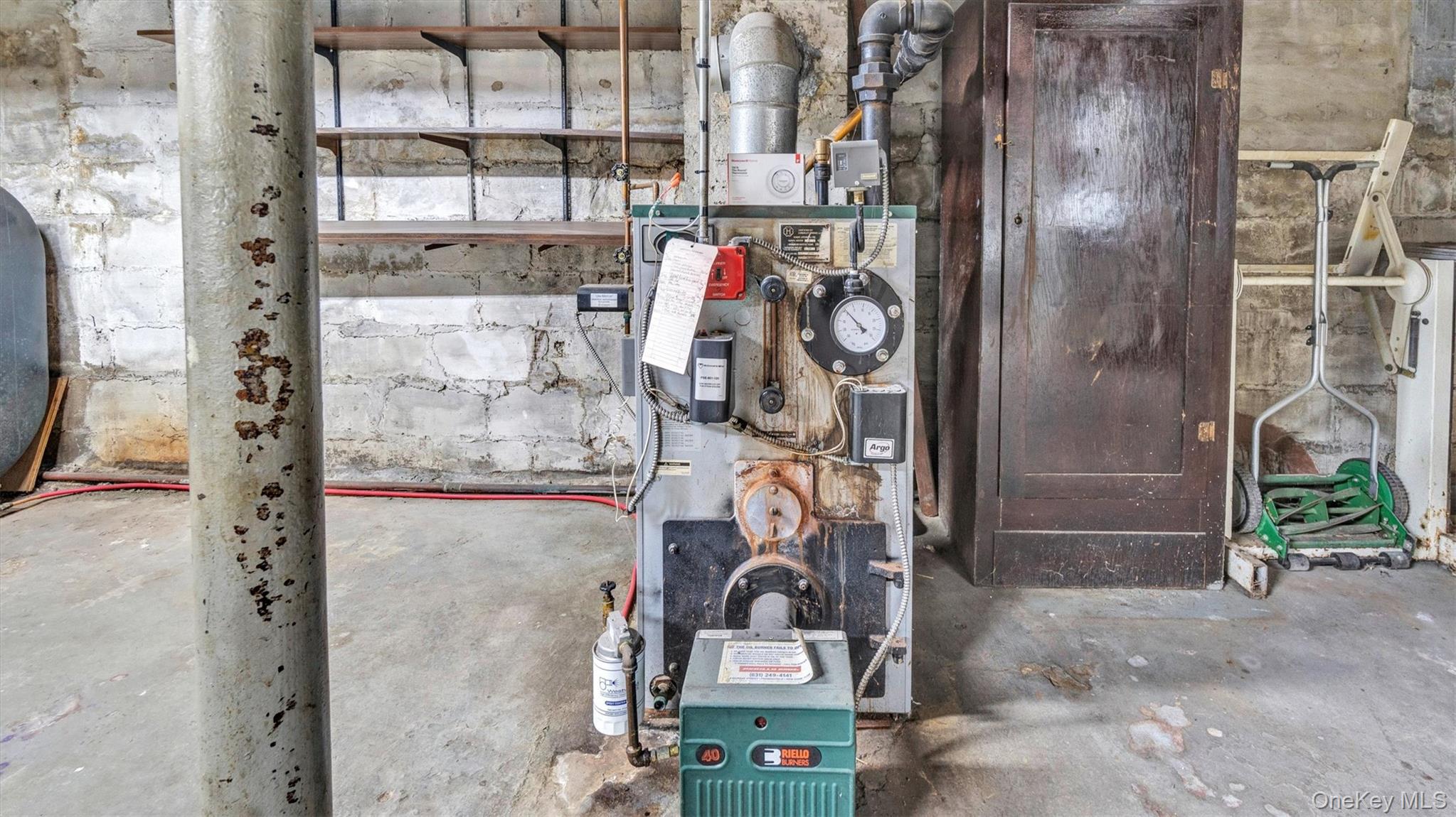 3 Walnut Place, Great Neck, NY 11021