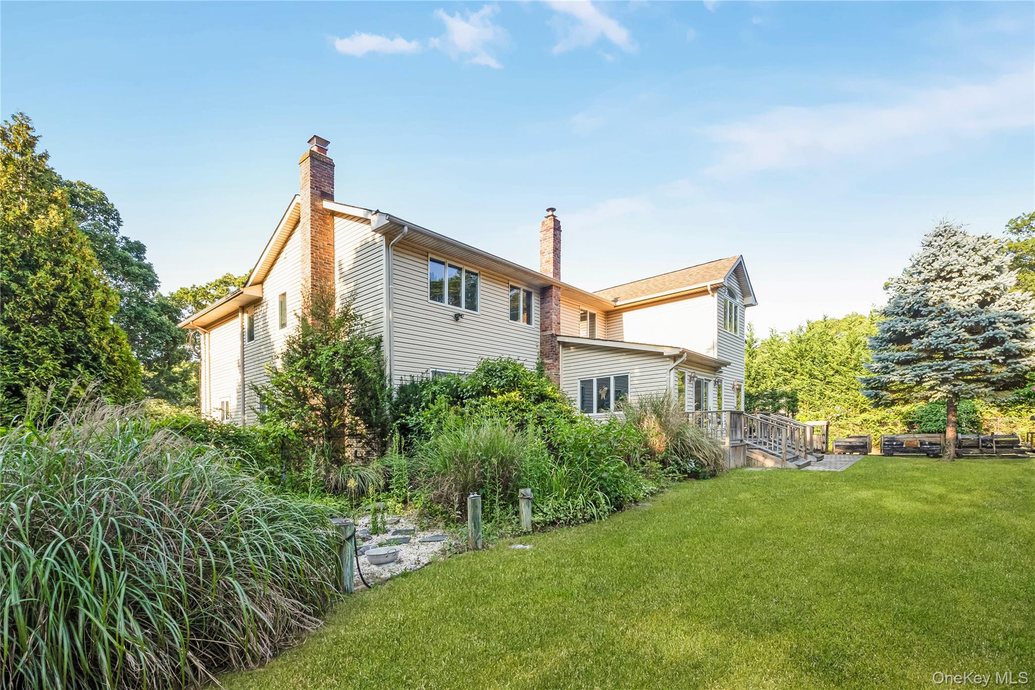 1340 Spur Drive S, Islip, NY 11751