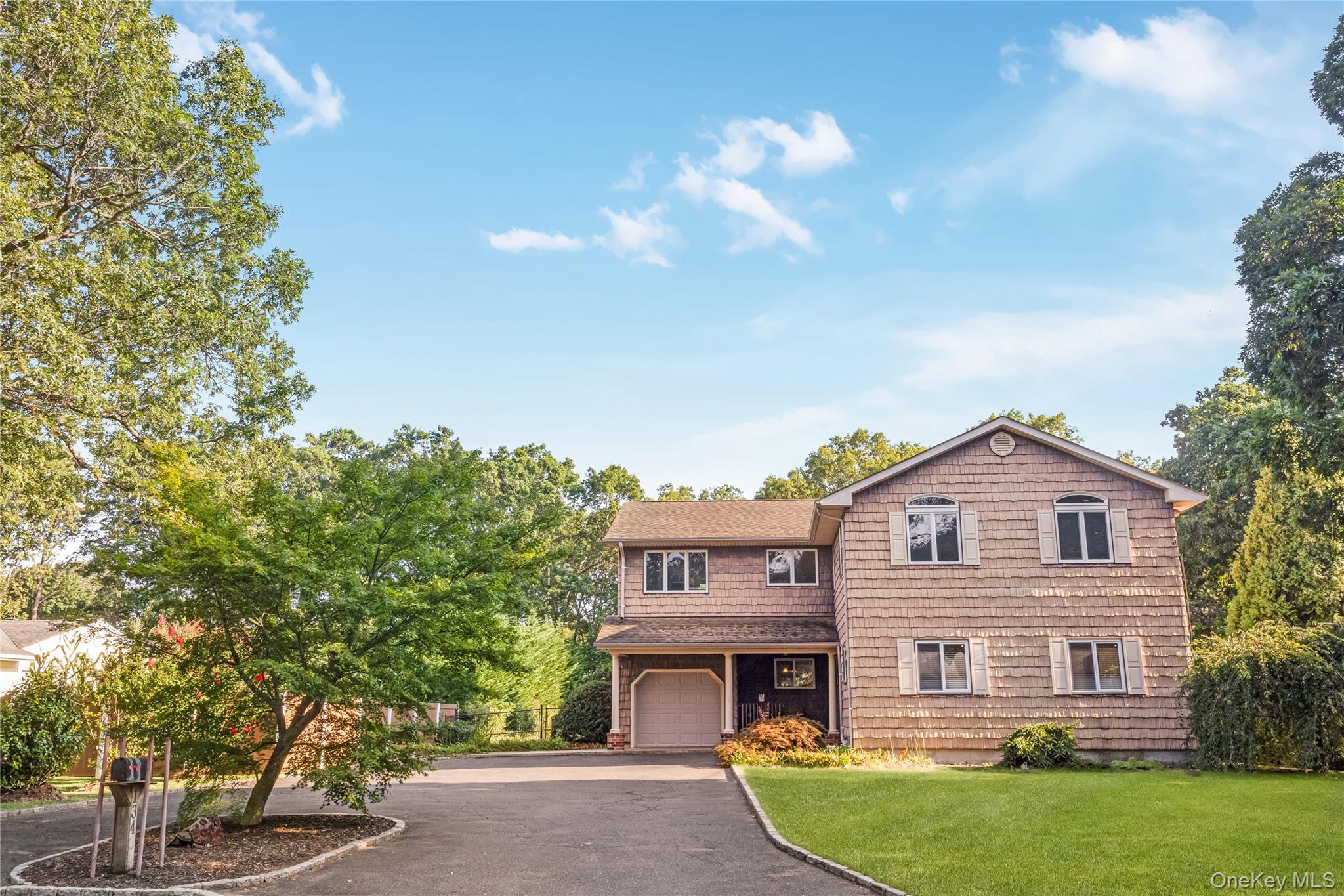 1340 Spur Drive S, Islip, NY 11751