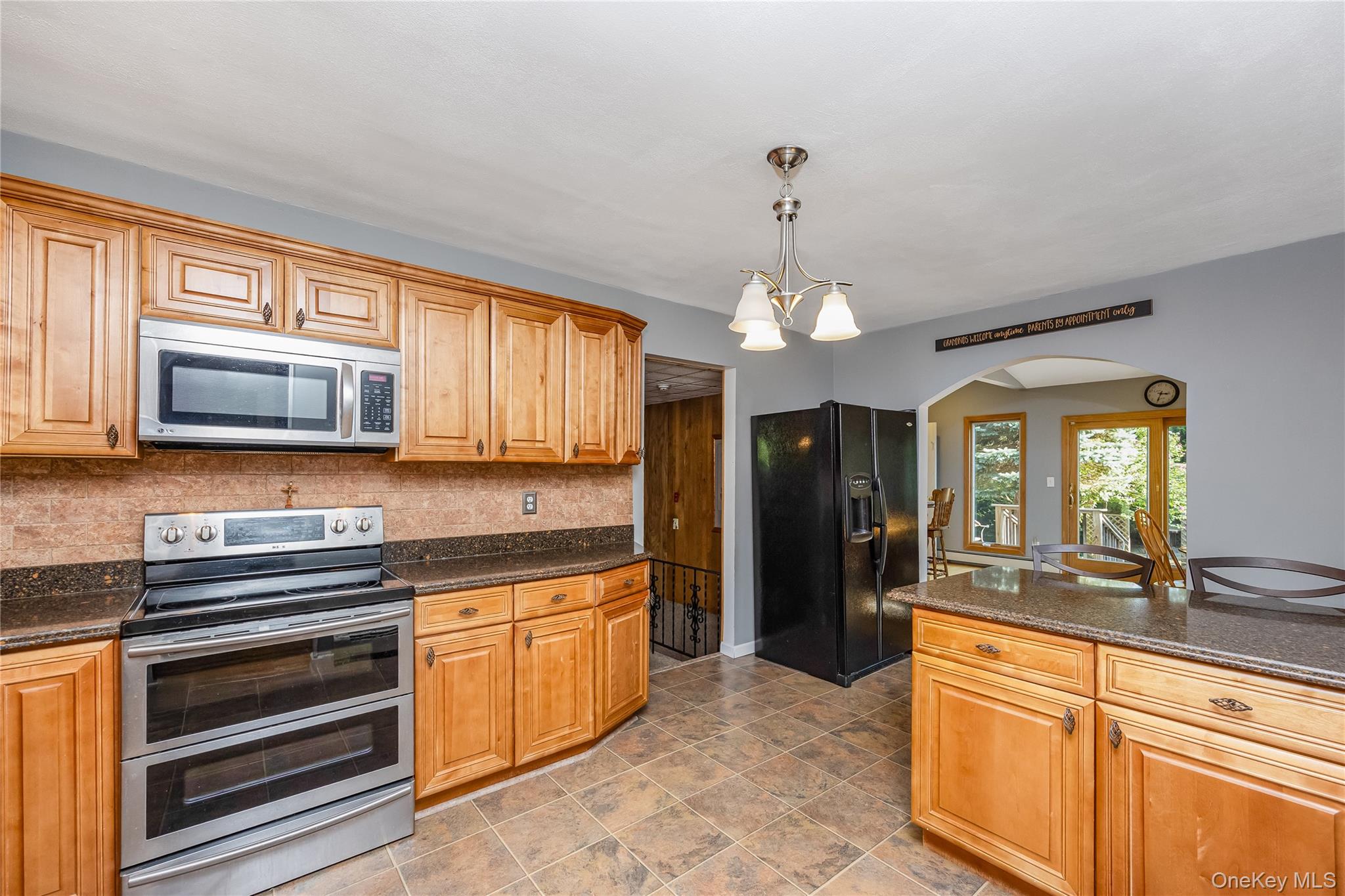 1340 Spur Drive S, Islip, NY 11751