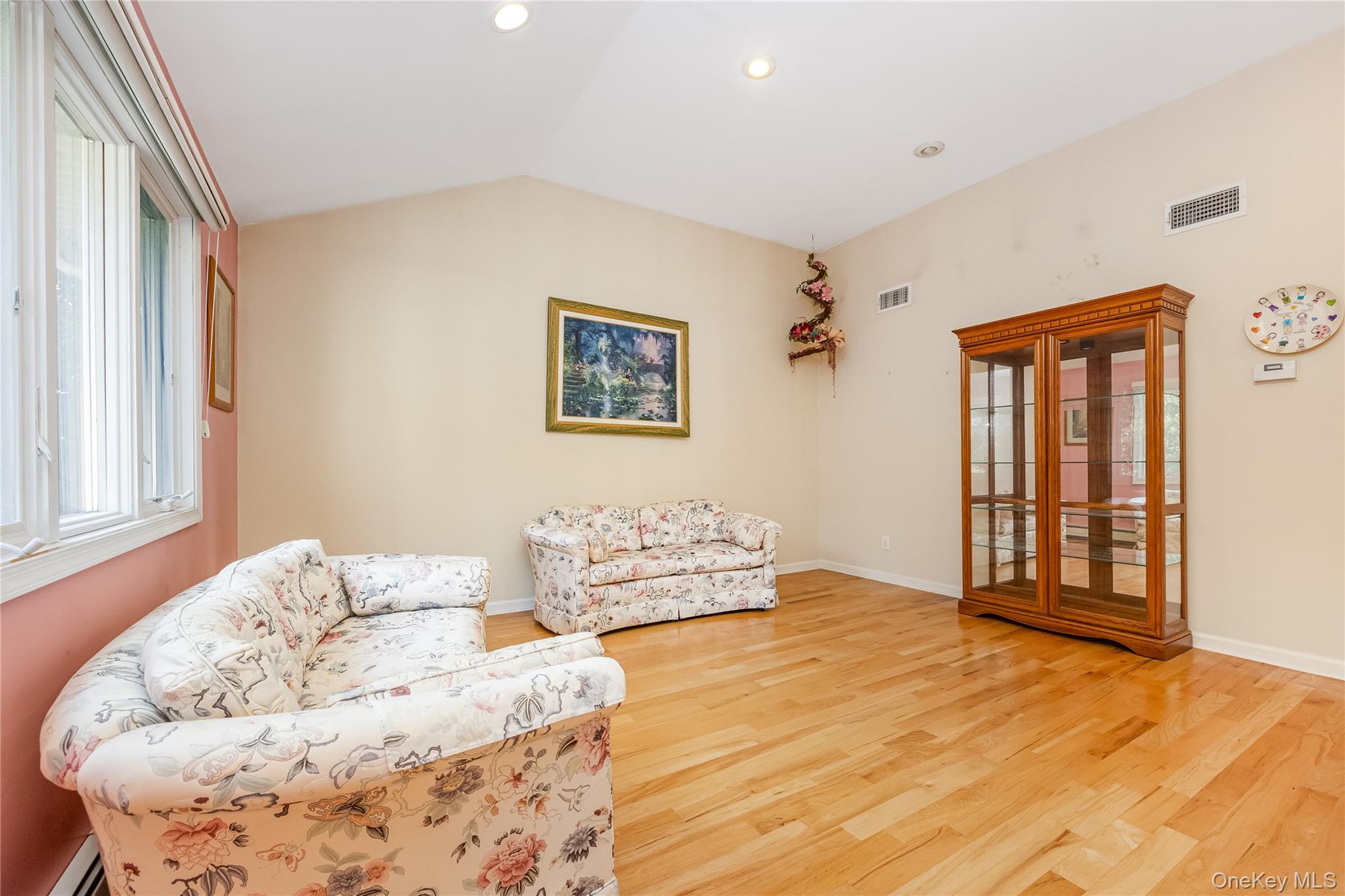 1340 Spur Drive S, Islip, NY 11751