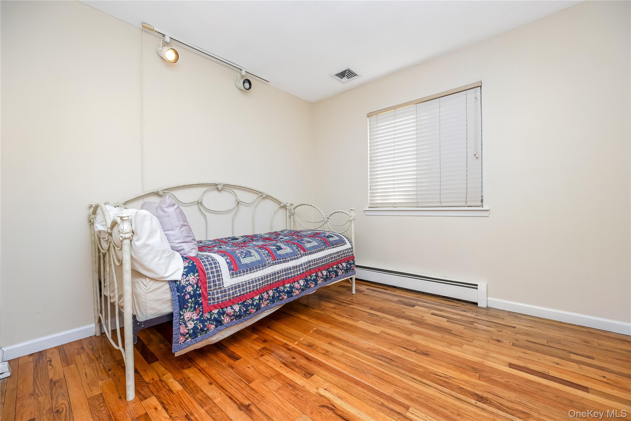 1340 Spur Drive S, Islip, NY 11751