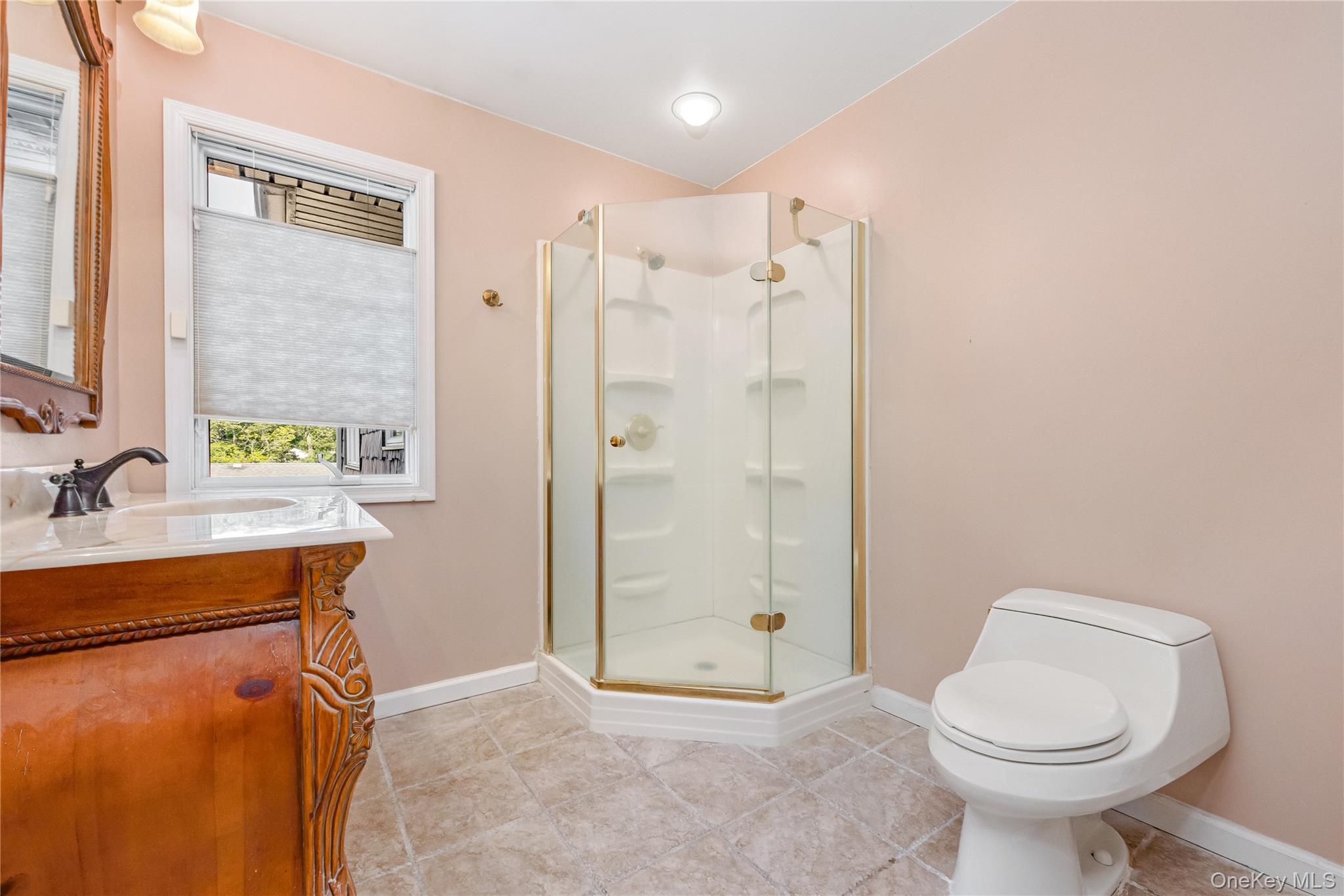 1340 Spur Drive S, Islip, NY 11751