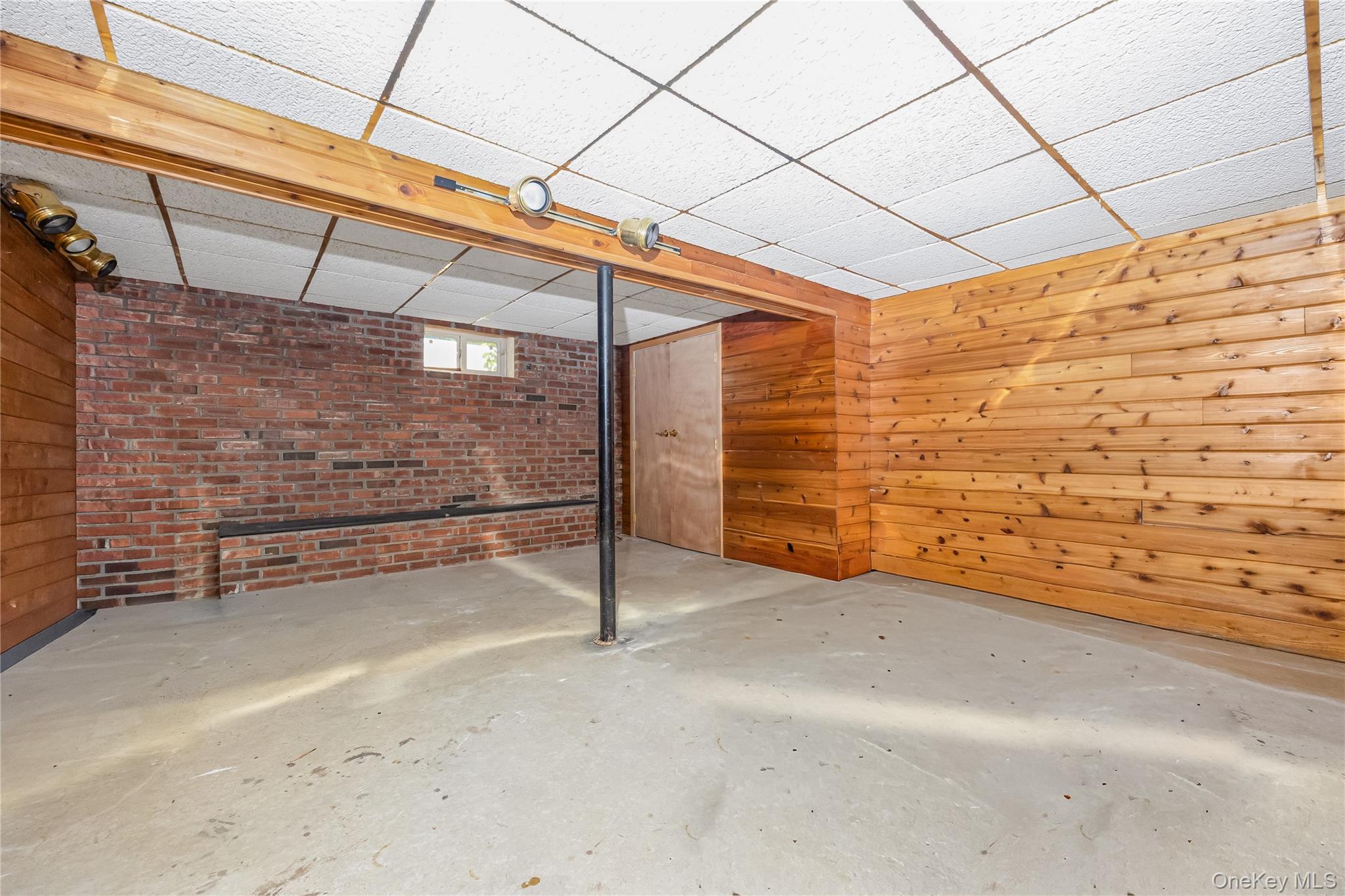 1340 Spur Drive S, Islip, NY 11751