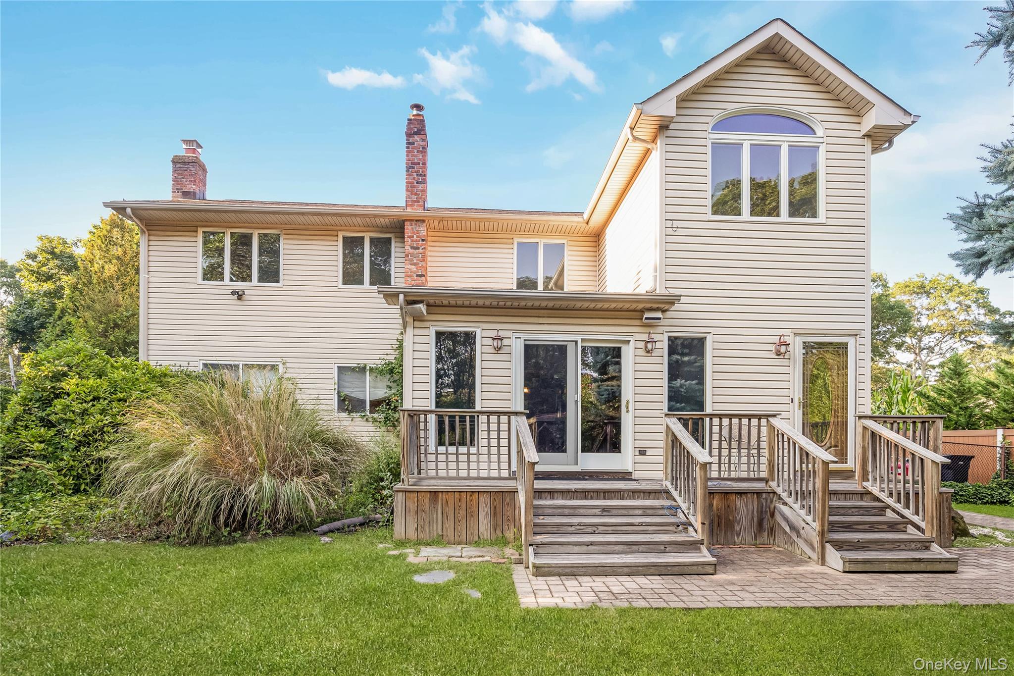 1340 Spur Drive S, Islip, NY 11751