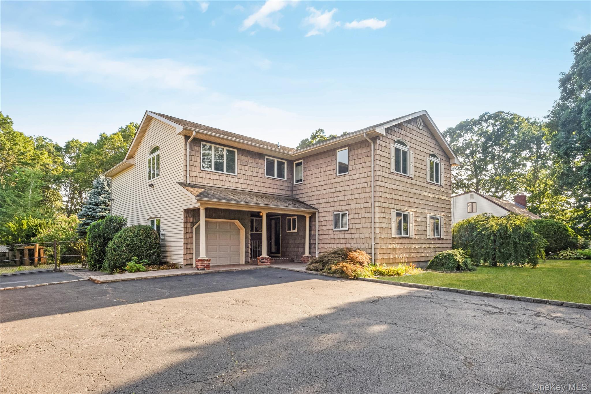 1340 Spur Drive S, Islip, NY 11751