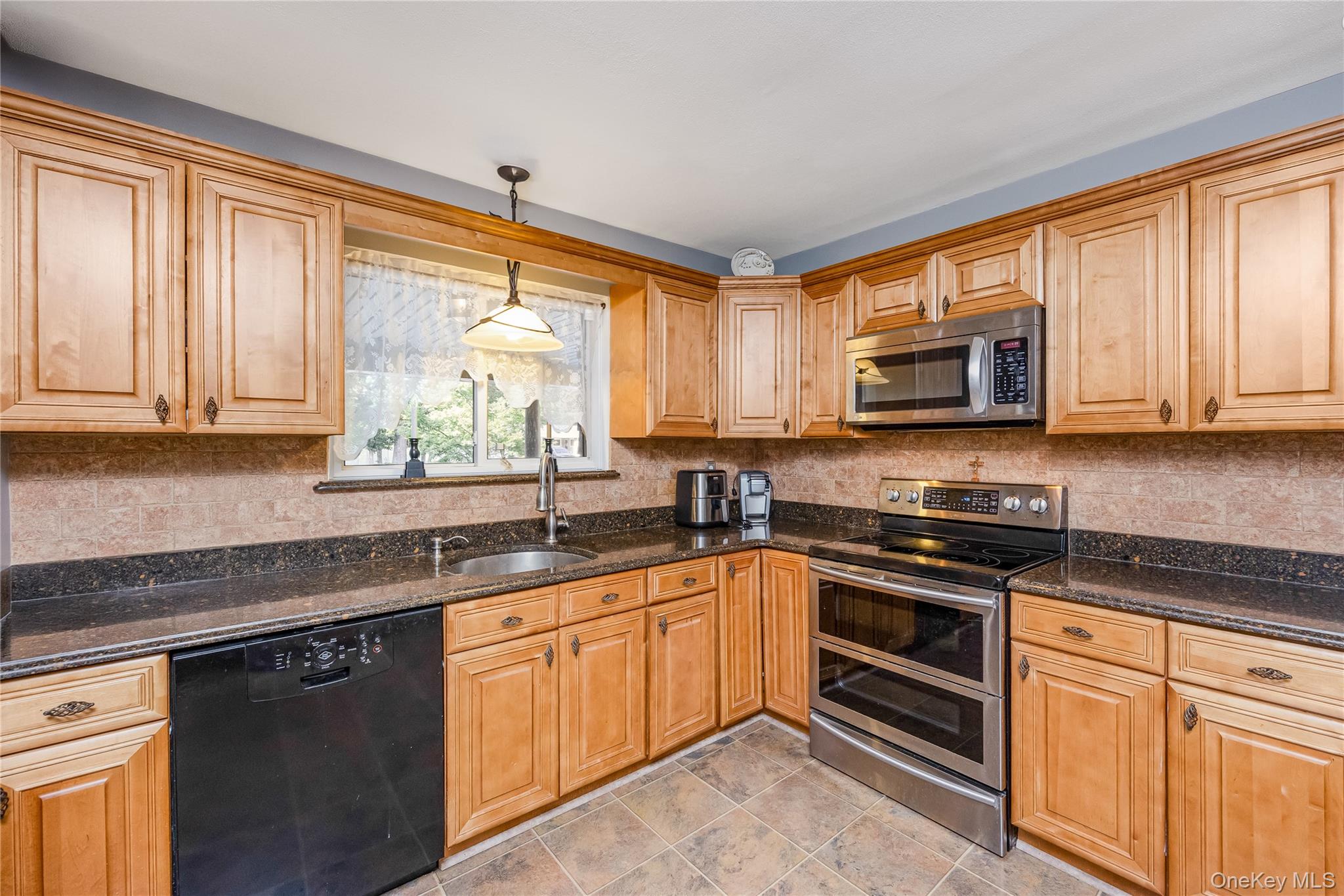 1340 Spur Drive S, Islip, NY 11751