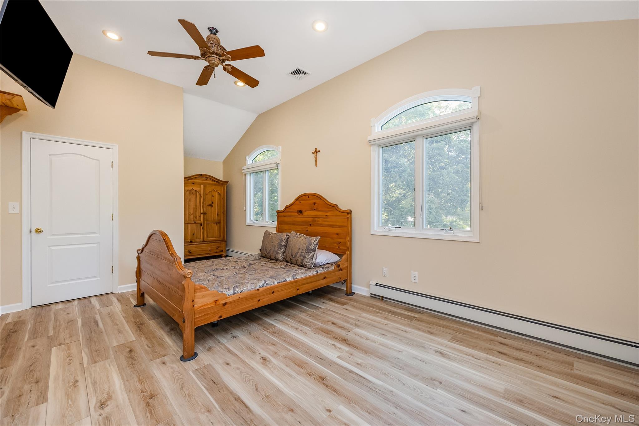 1340 Spur Drive S, Islip, NY 11751