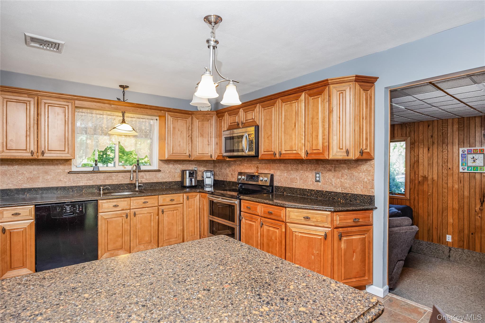 1340 Spur Drive S, Islip, NY 11751