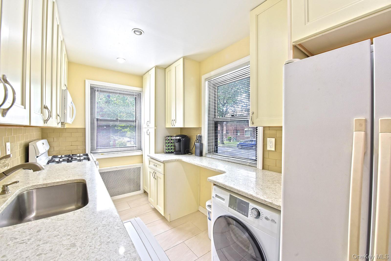 5766 246th Crescent # F8, Douglaston, NY 11362