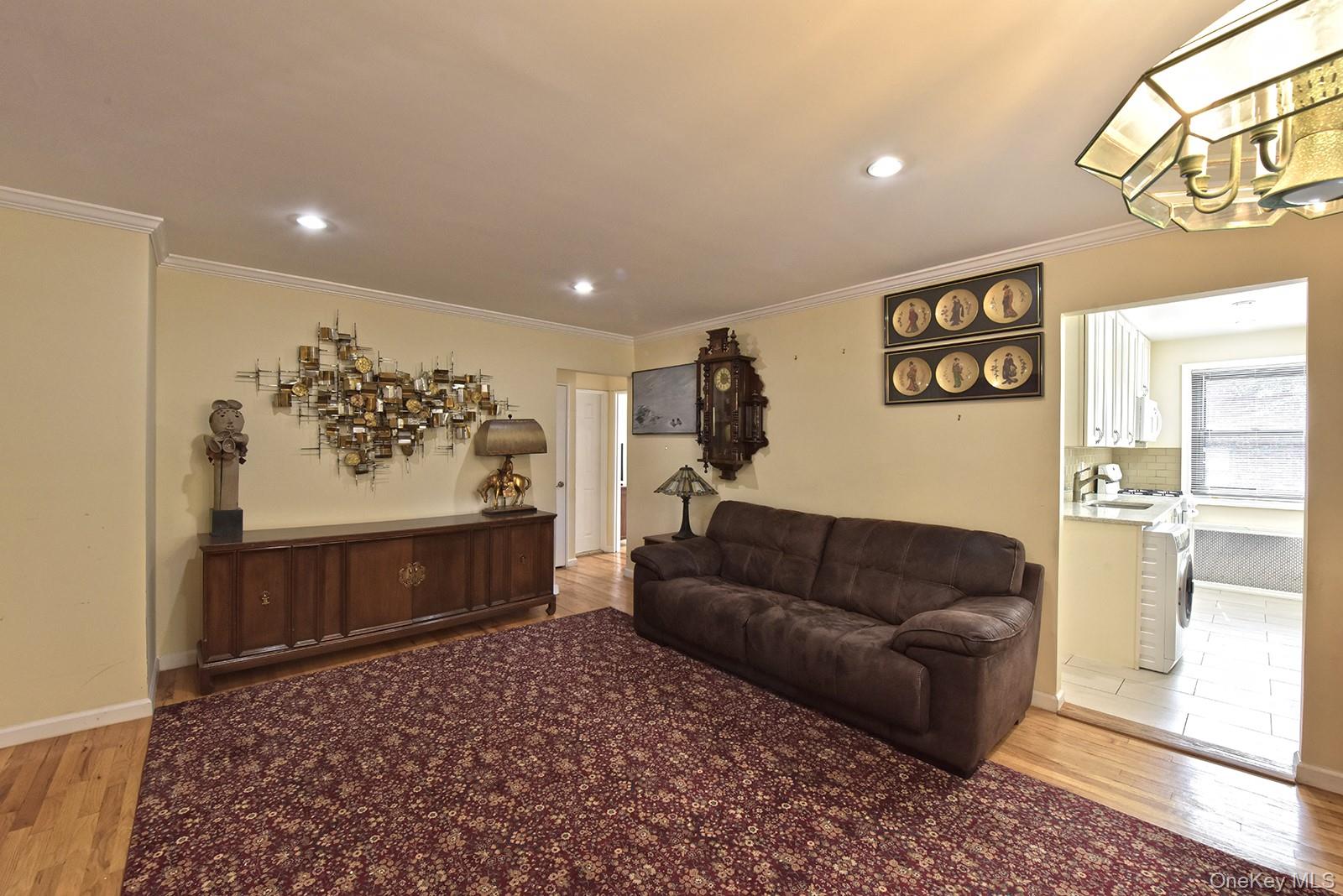 5766 246th Crescent # F8, Douglaston, NY 11362