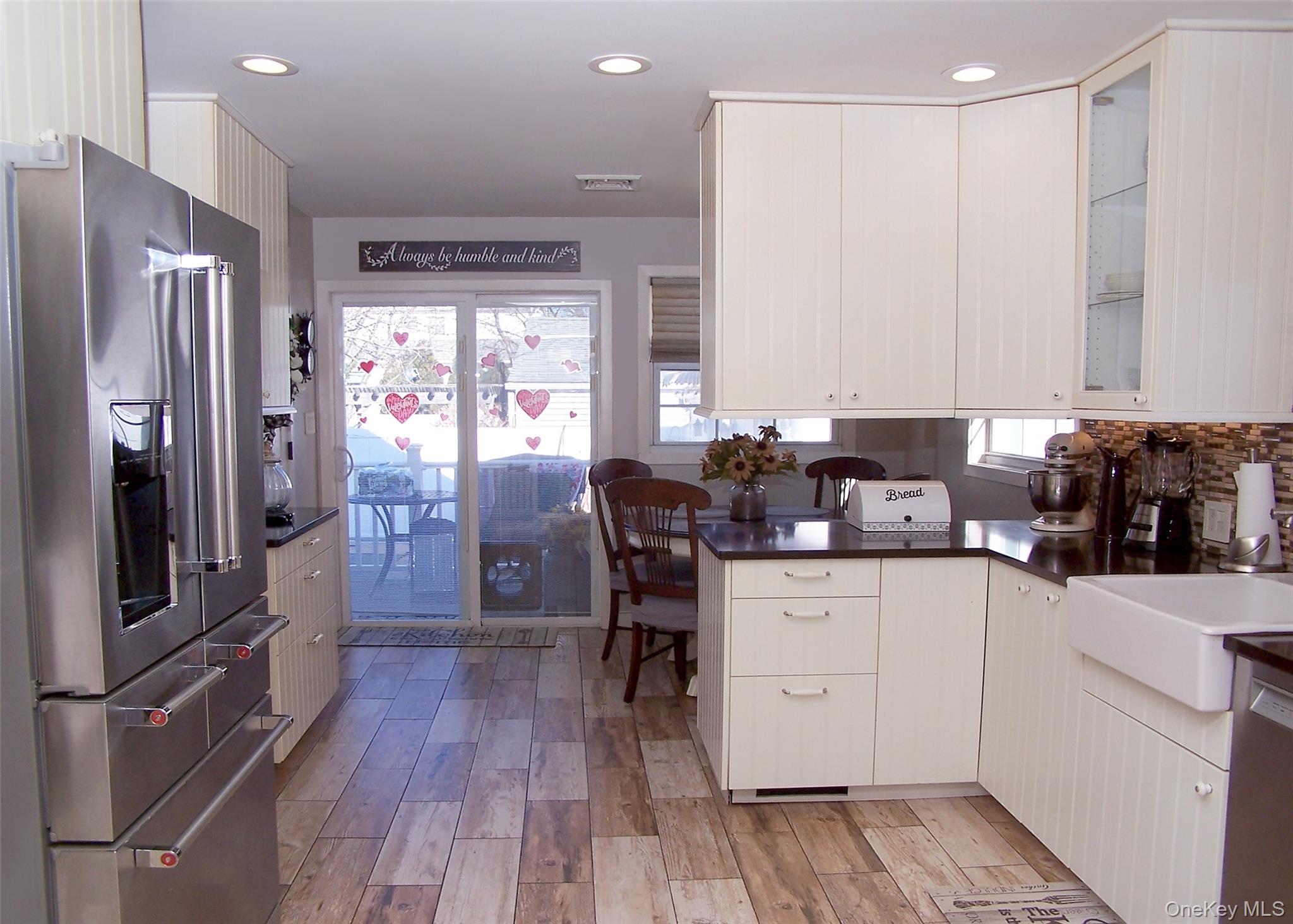 85 Oakland Avenue, Lynbrook, NY 11563