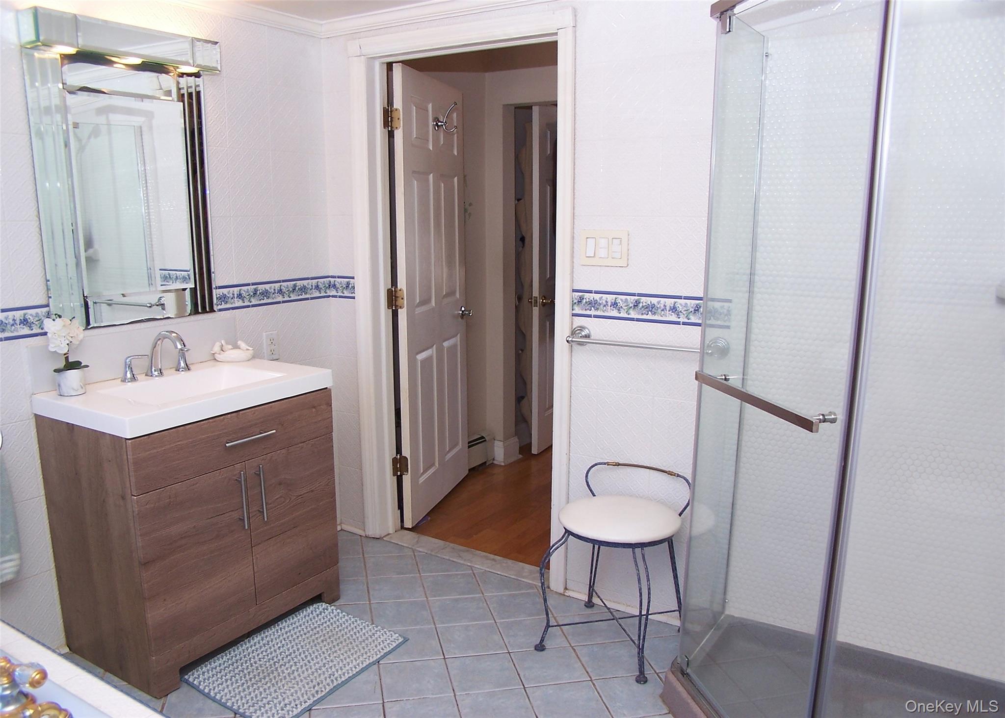 85 Oakland Avenue, Lynbrook, NY 11563