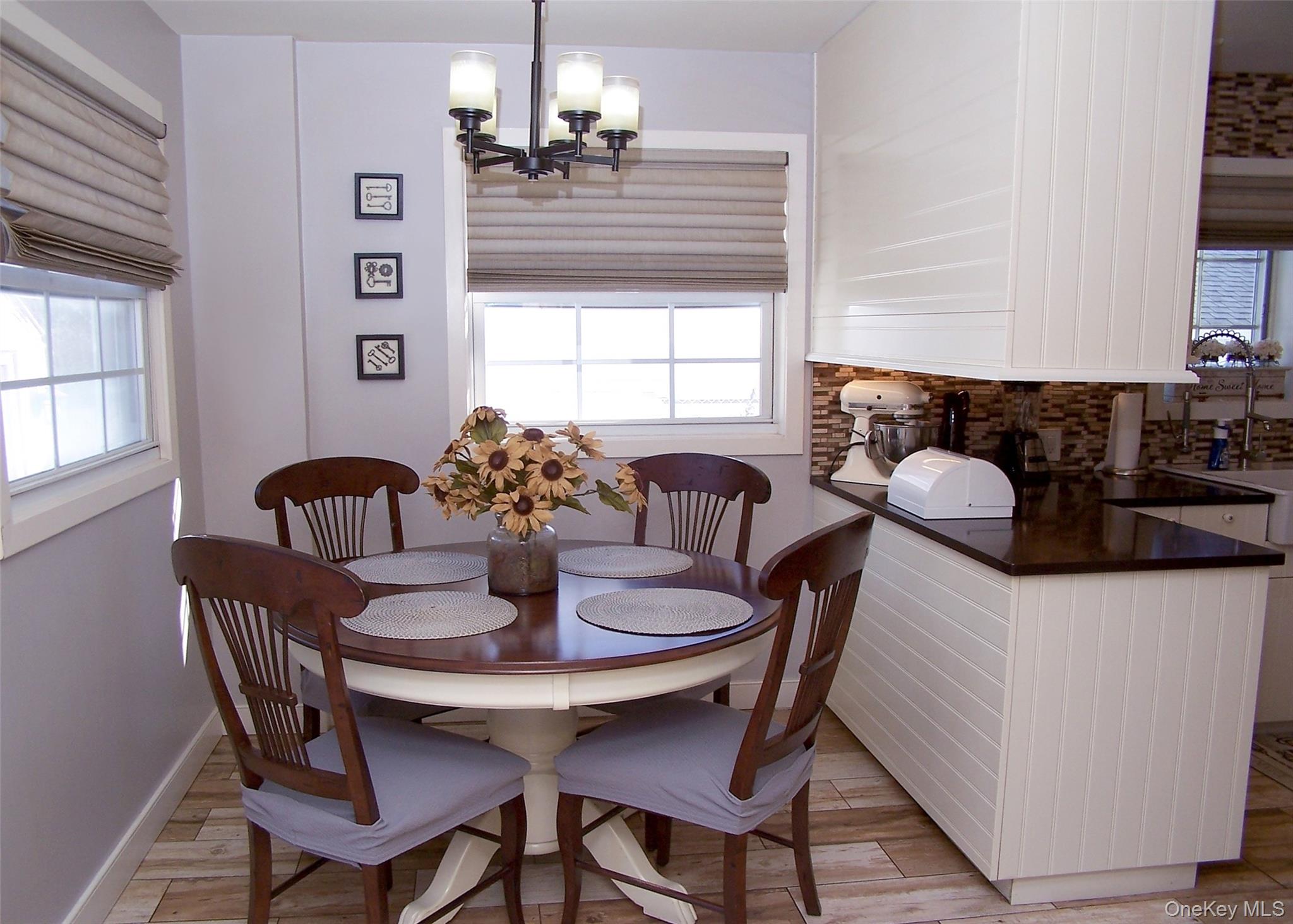 85 Oakland Avenue, Lynbrook, NY 11563