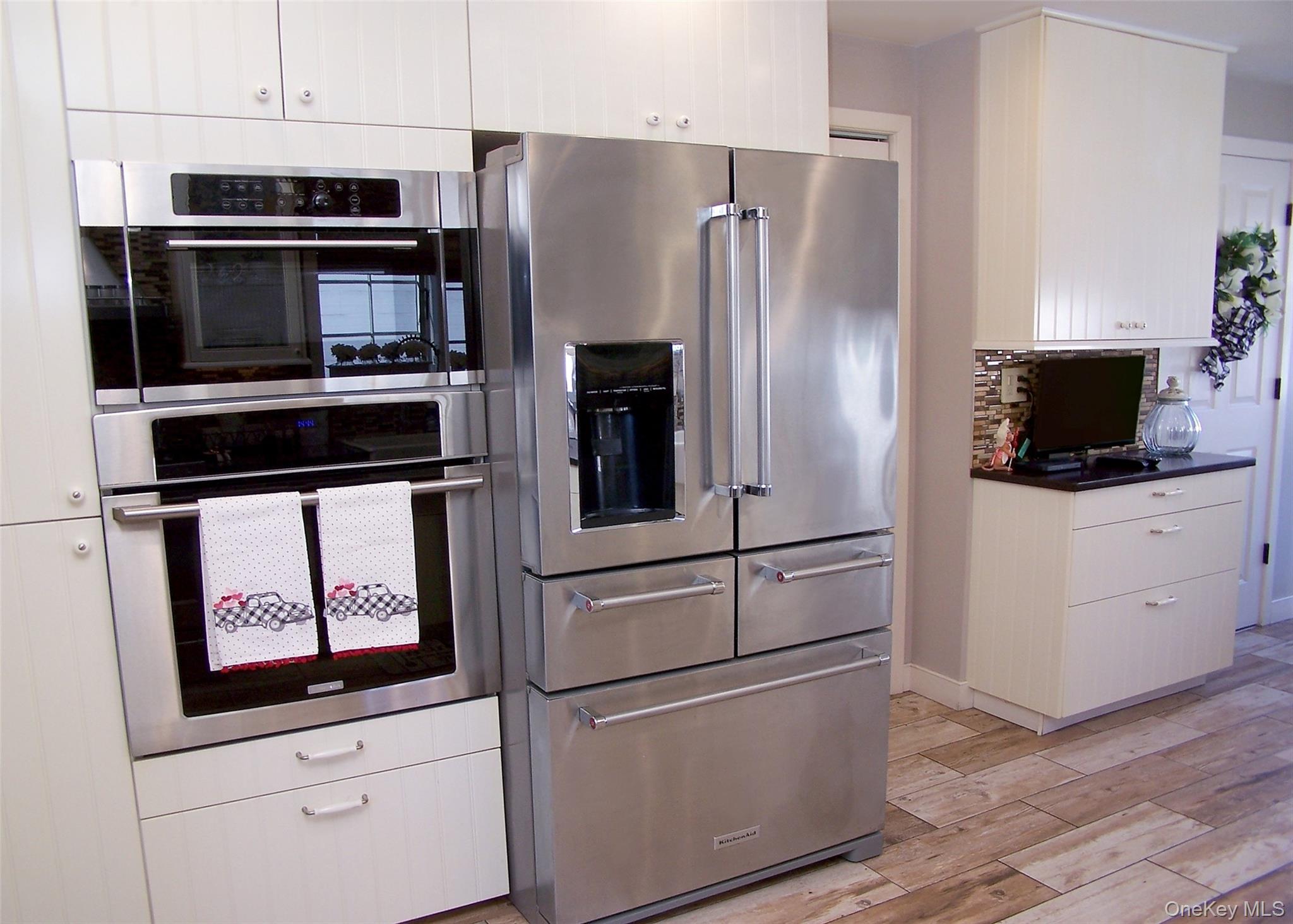 85 Oakland Avenue, Lynbrook, NY 11563