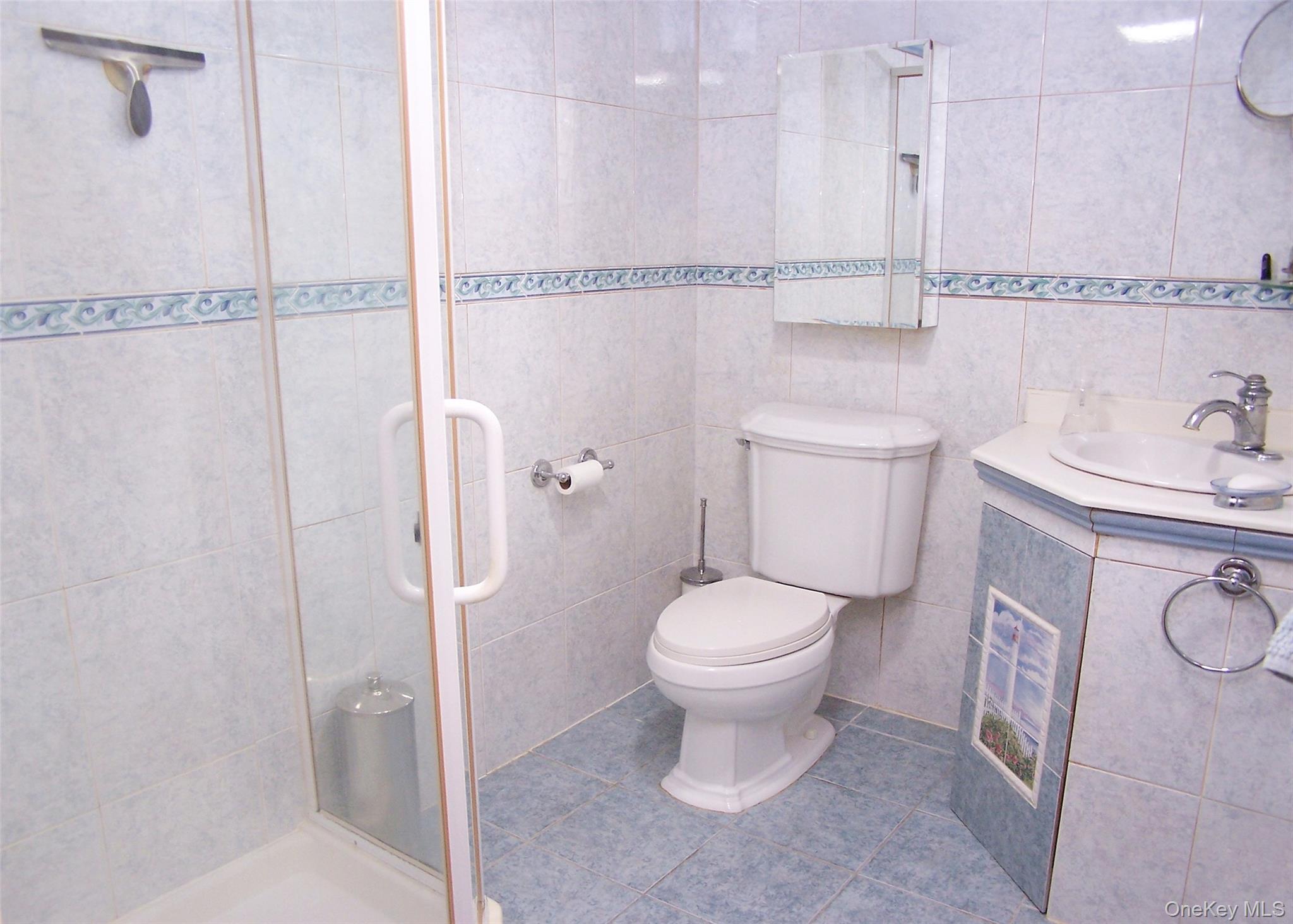 85 Oakland Avenue, Lynbrook, NY 11563