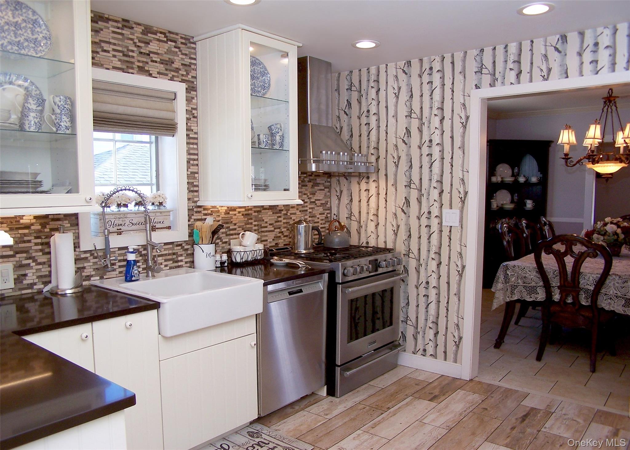 85 Oakland Avenue, Lynbrook, NY 11563