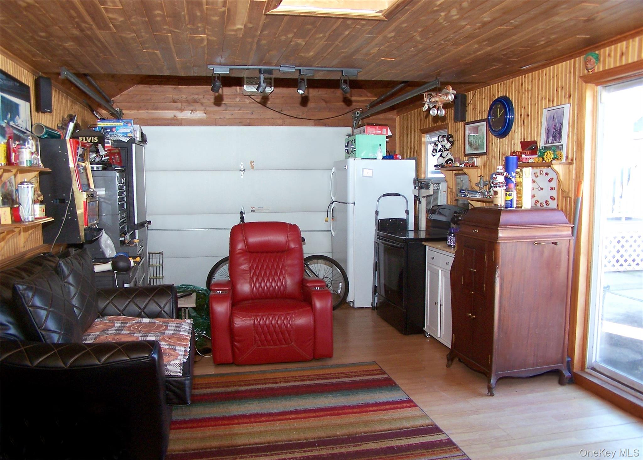 85 Oakland Avenue, Lynbrook, NY 11563