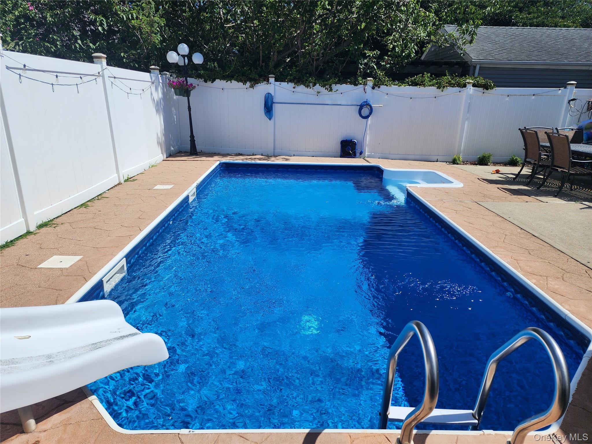 85 Oakland Avenue, Lynbrook, NY 11563