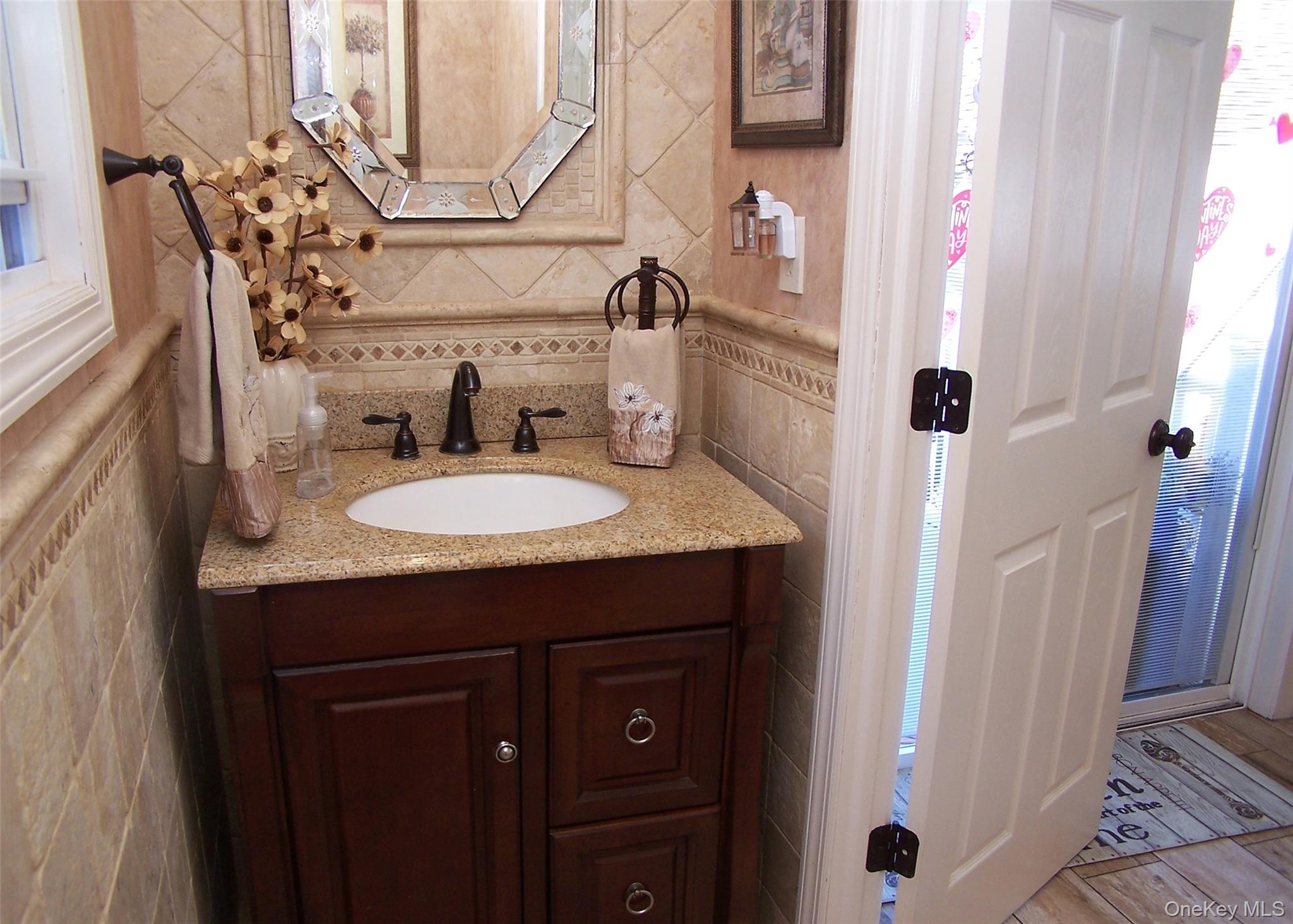 85 Oakland Avenue, Lynbrook, NY 11563