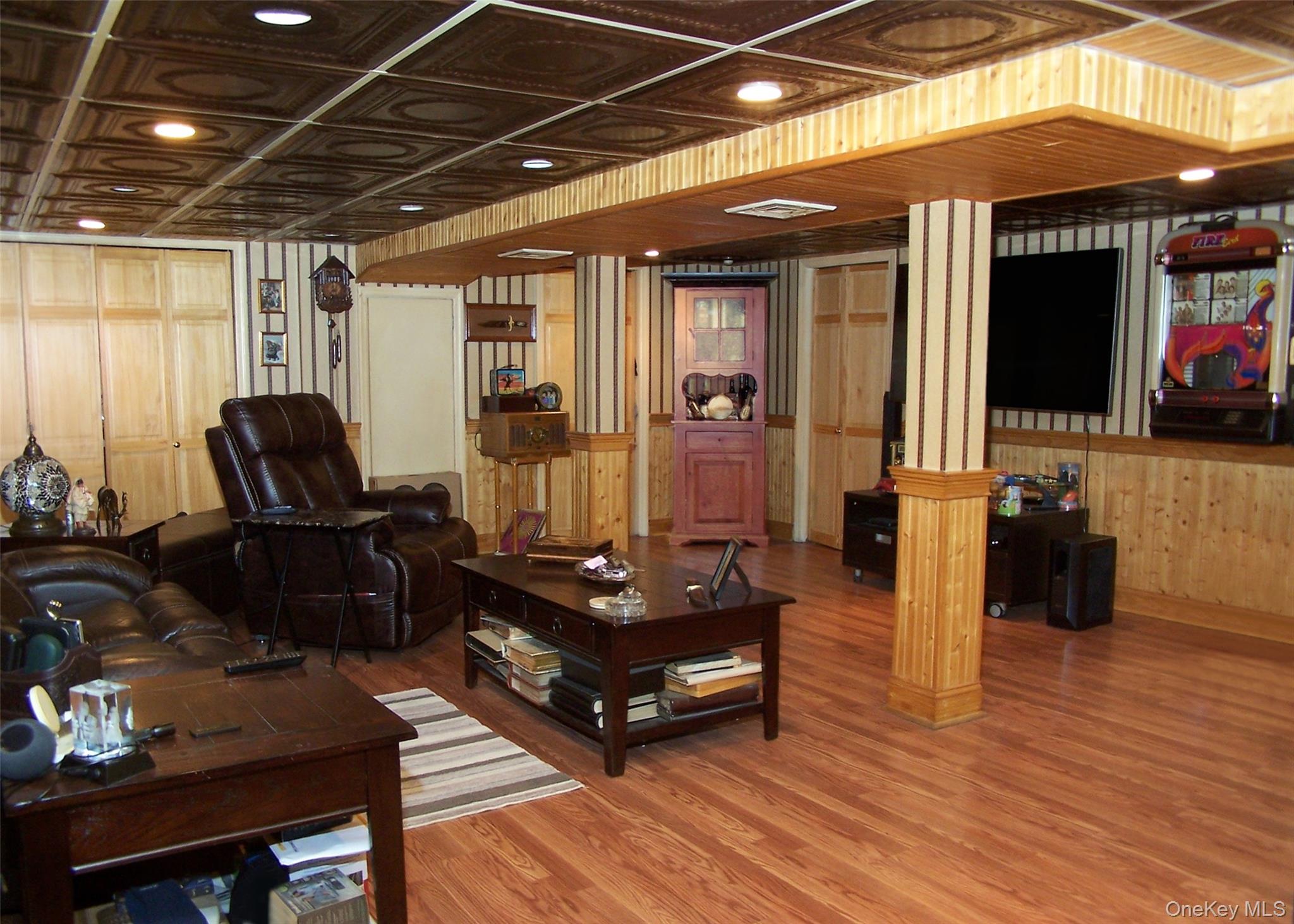 85 Oakland Avenue, Lynbrook, NY 11563