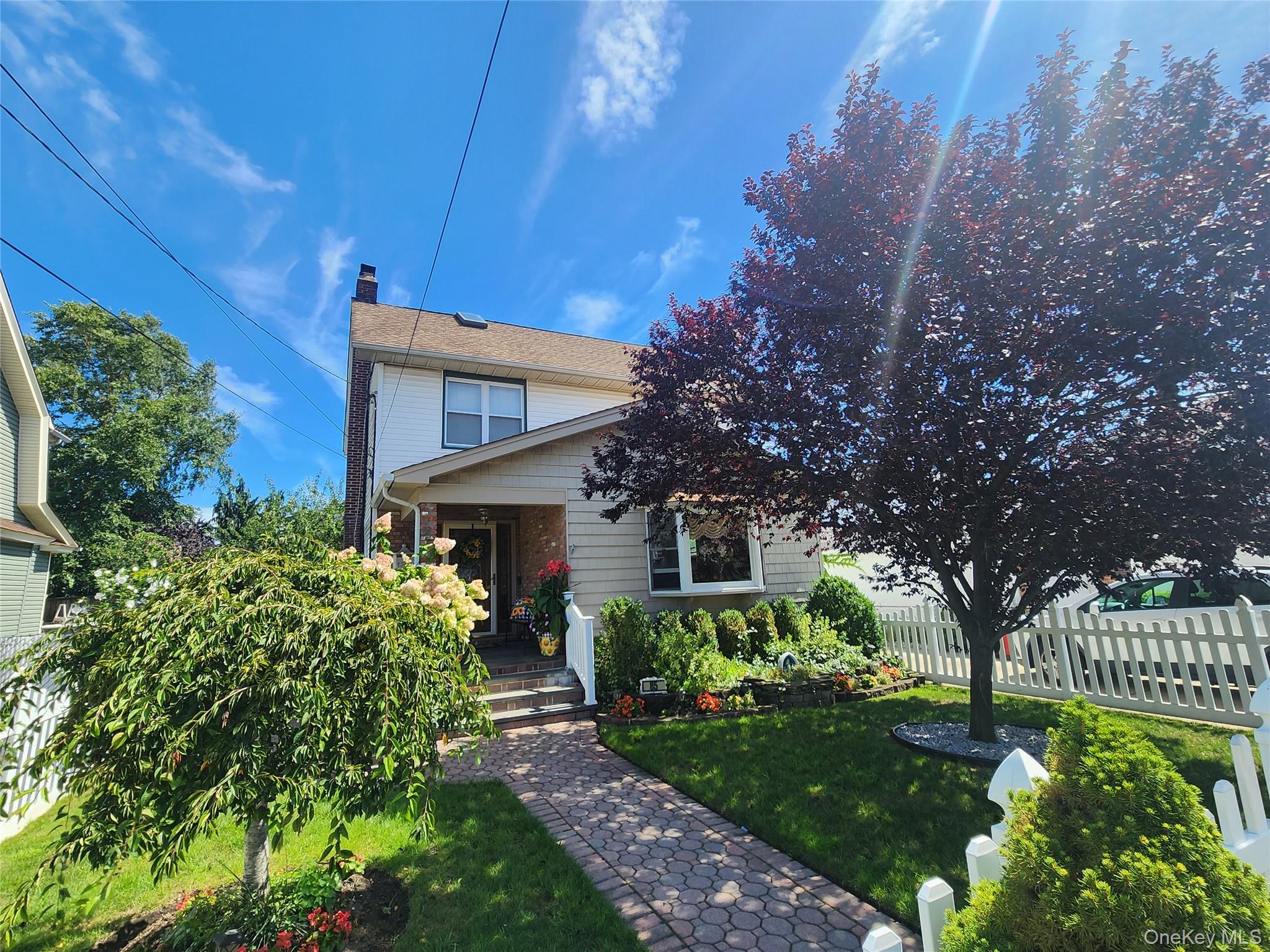 85 Oakland Avenue, Lynbrook, NY 11563