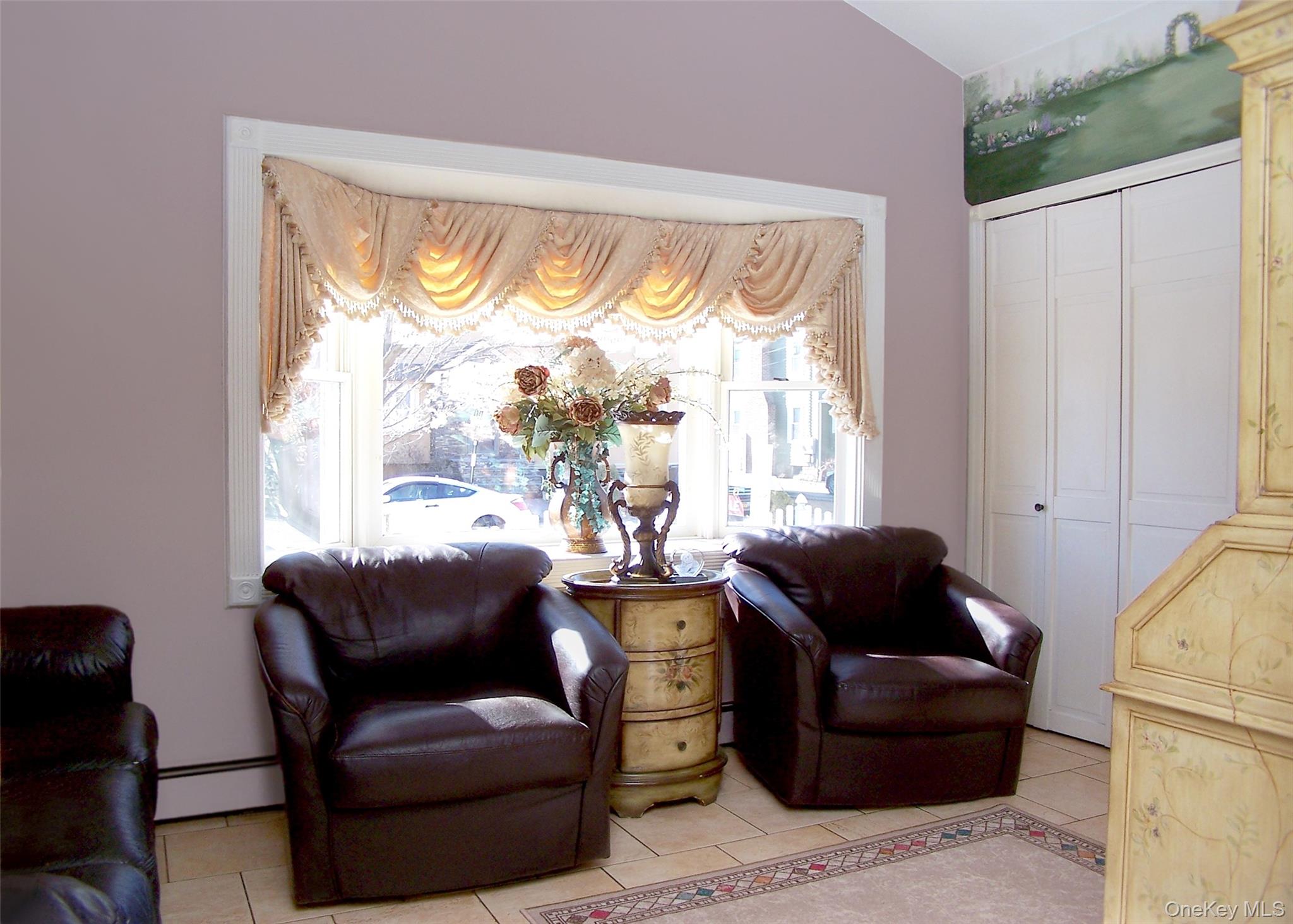 85 Oakland Avenue, Lynbrook, NY 11563