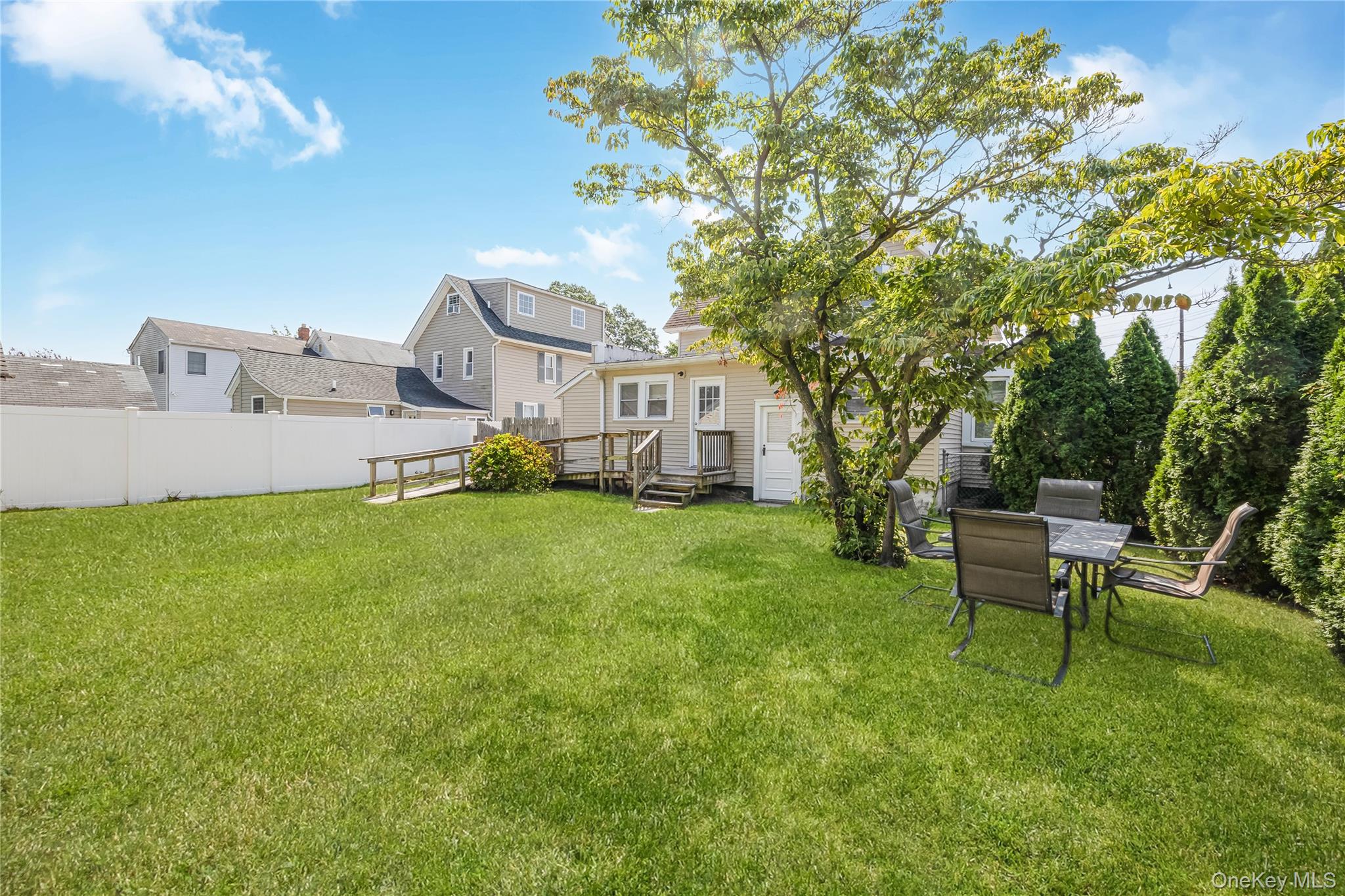 25 1st Street, Islip, NY 11751