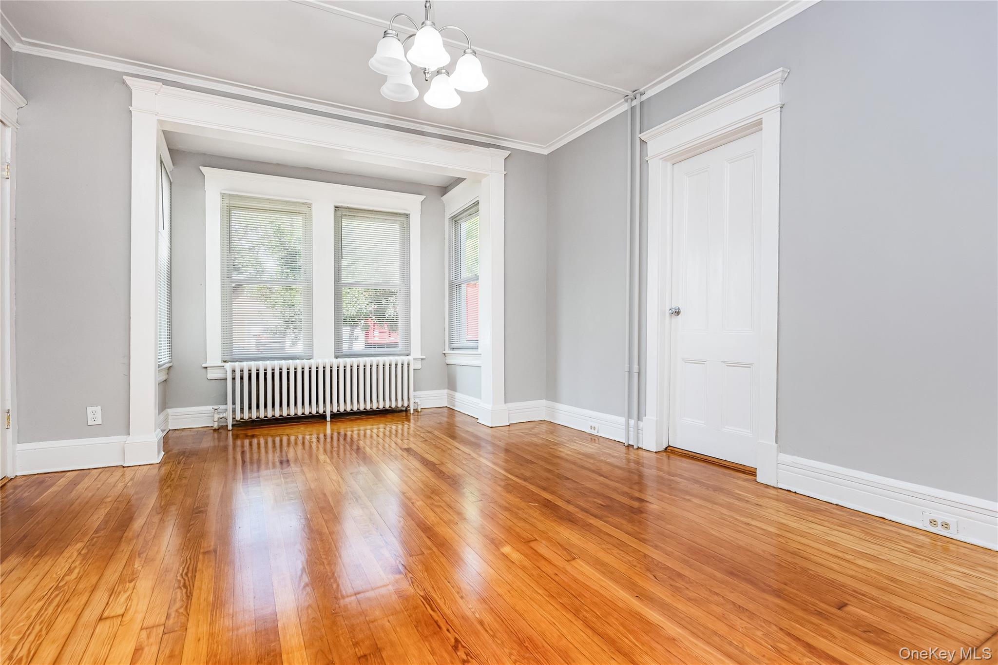 25 1st Street, Islip, NY 11751