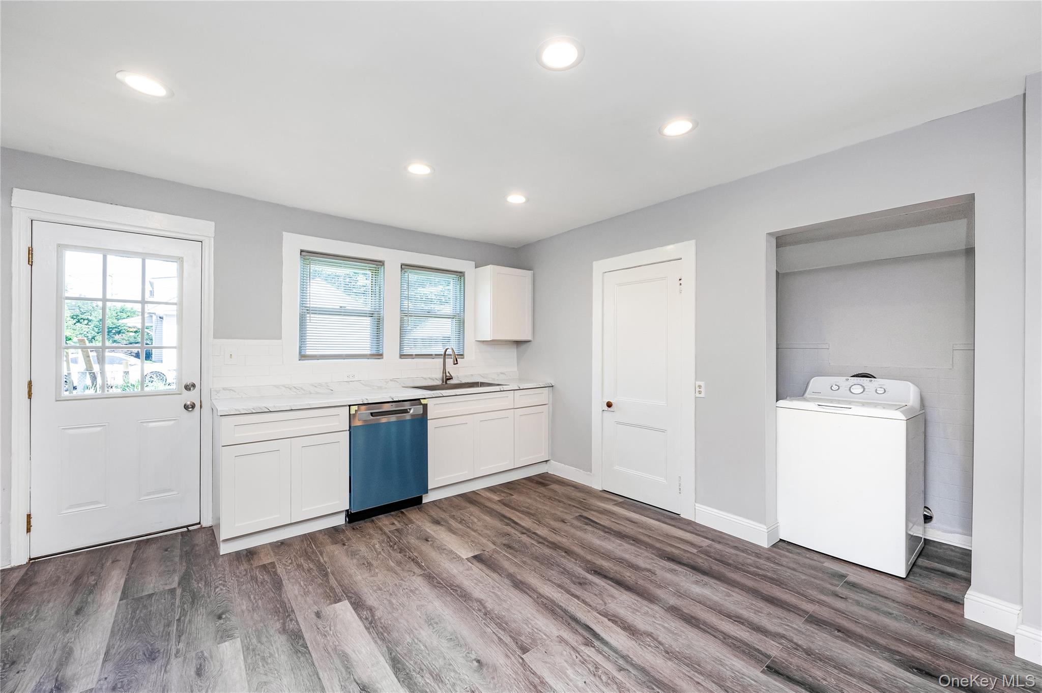 25 1st Street, Islip, NY 11751