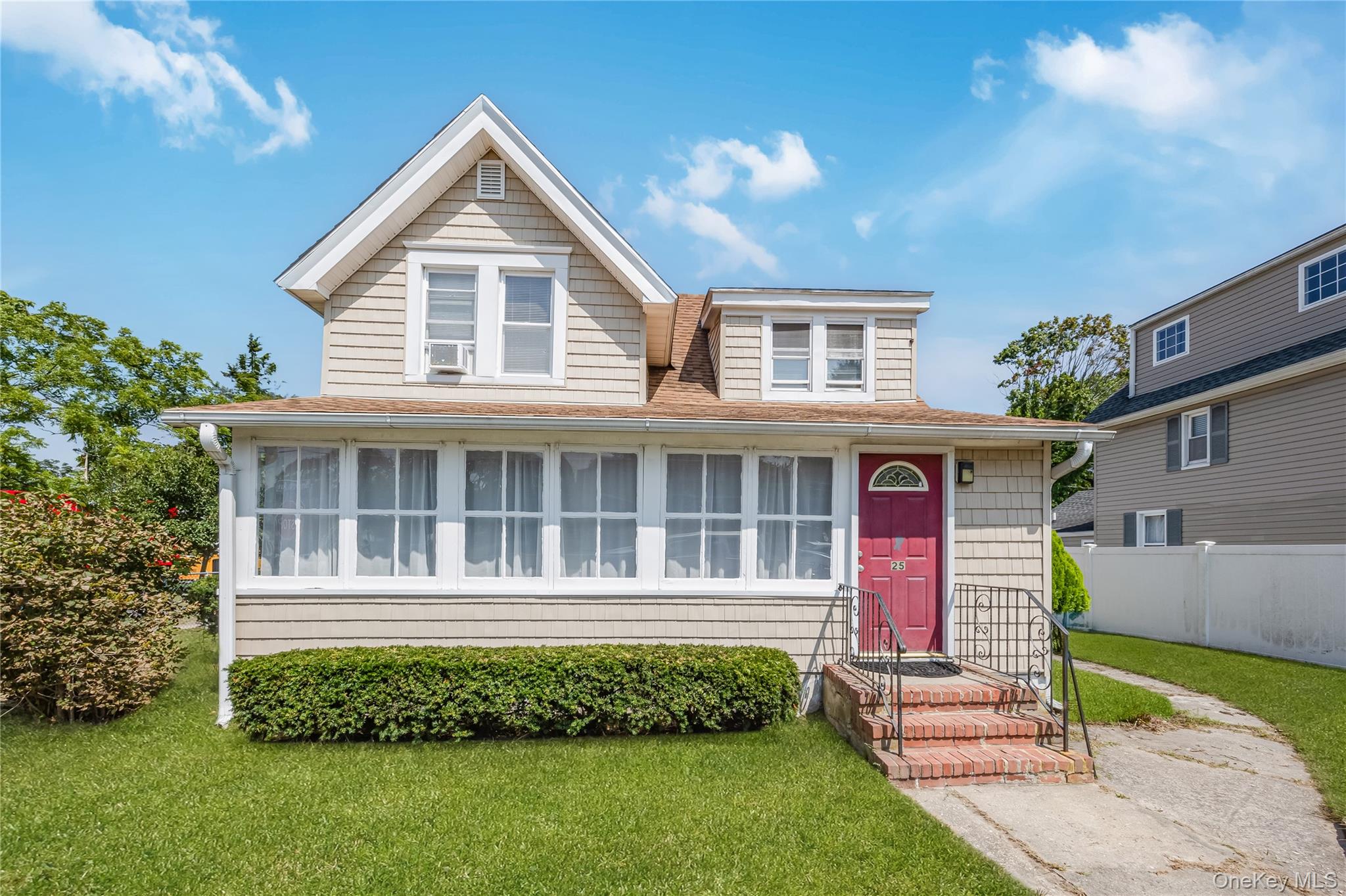 25 1st Street, Islip, NY 11751