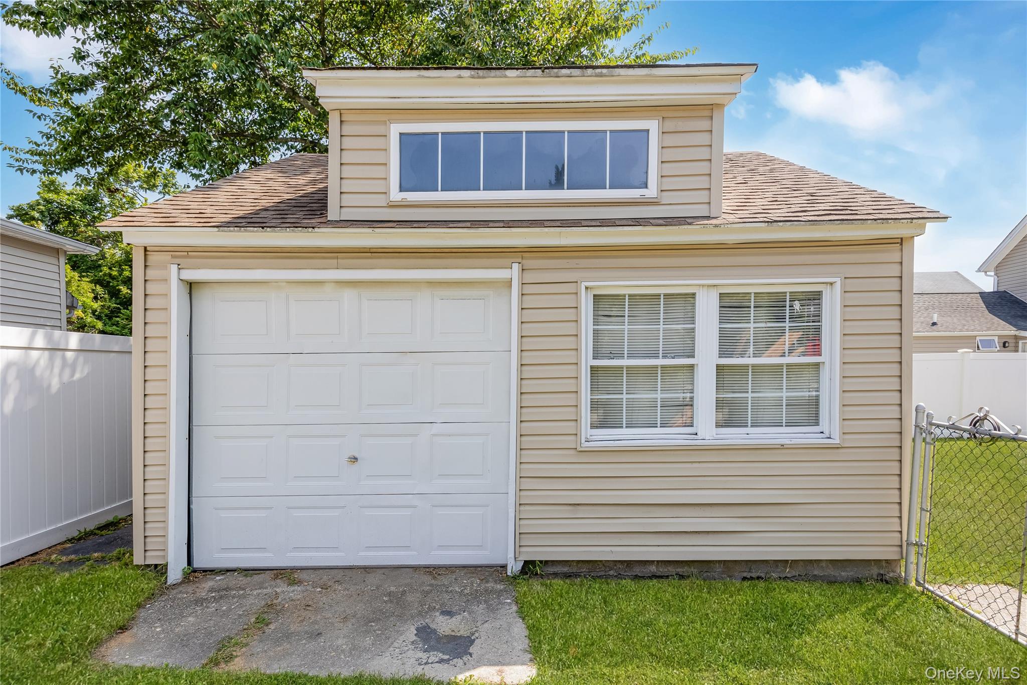 25 1st Street, Islip, NY 11751