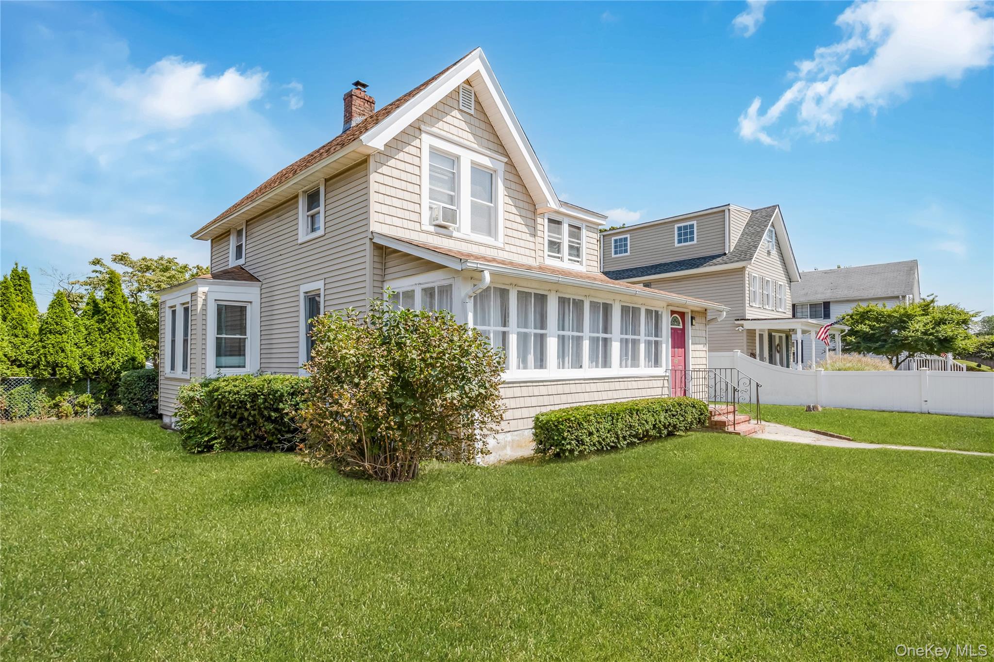 25 1st Street, Islip, NY 11751