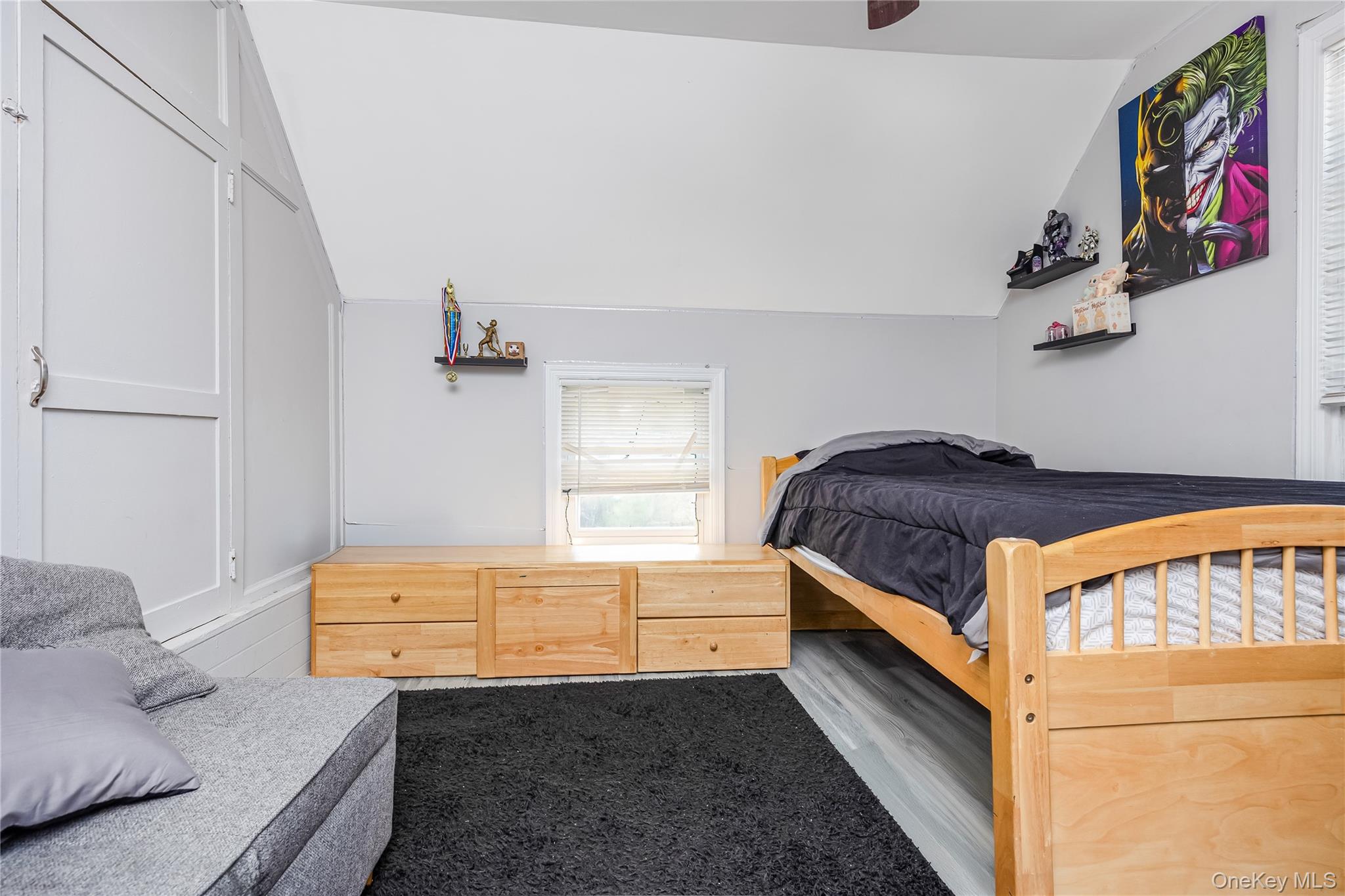 25 1st Street, Islip, NY 11751