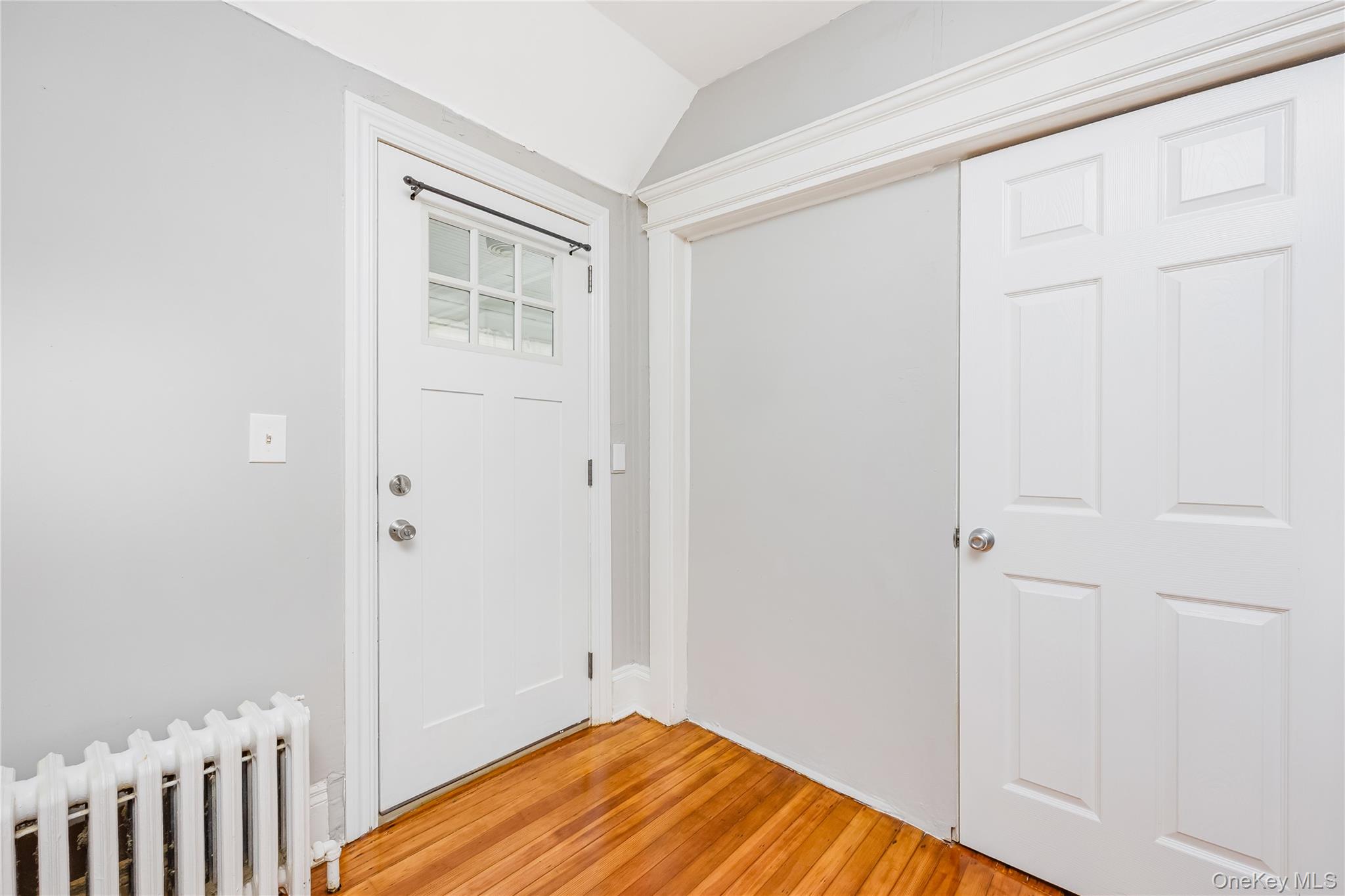 25 1st Street, Islip, NY 11751