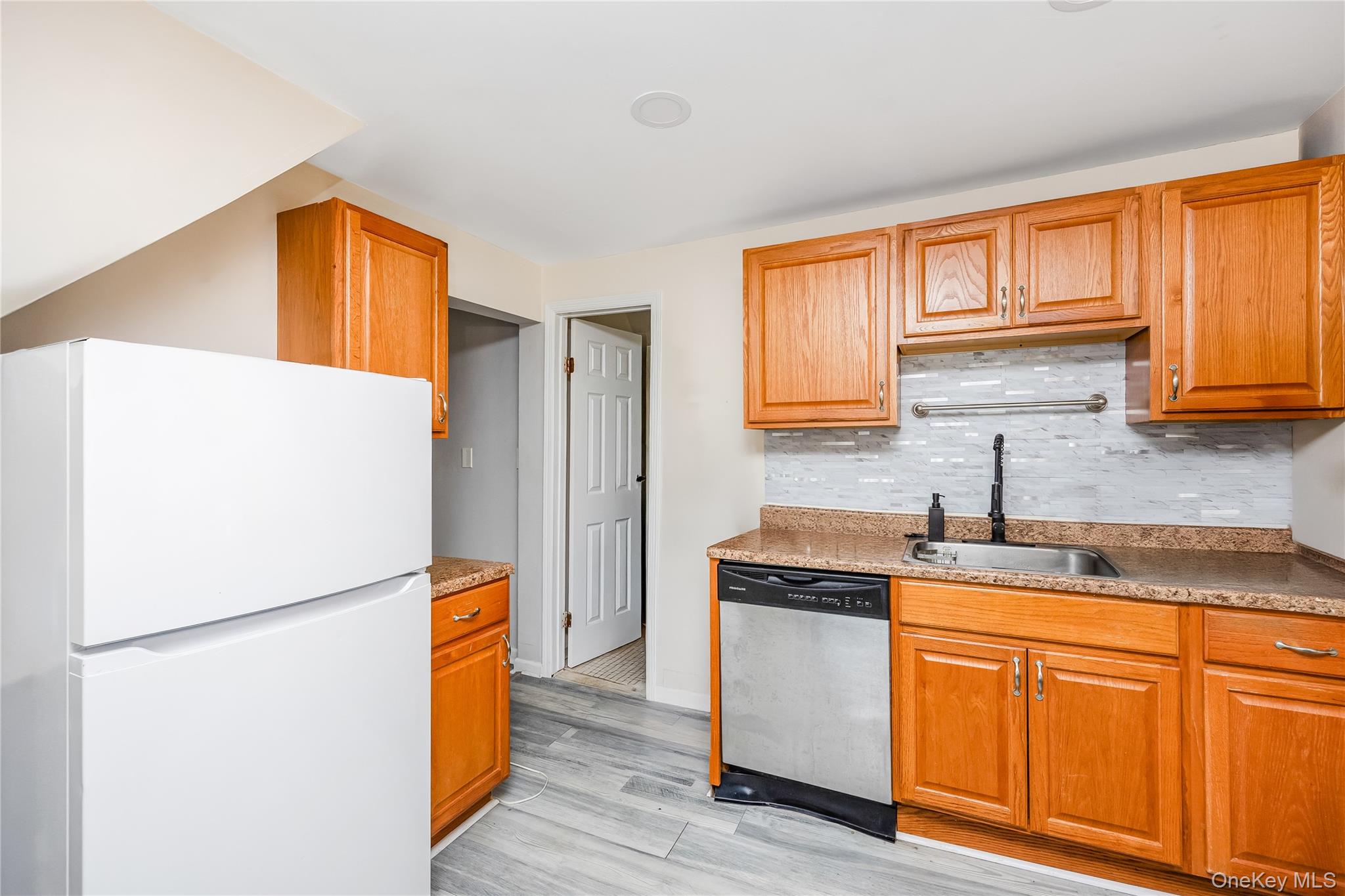 25 1st Street, Islip, NY 11751