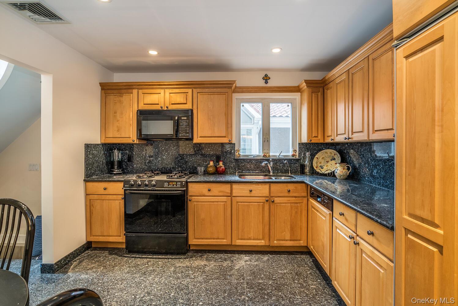 141-16 11th Avenue, Malba, NY 11357