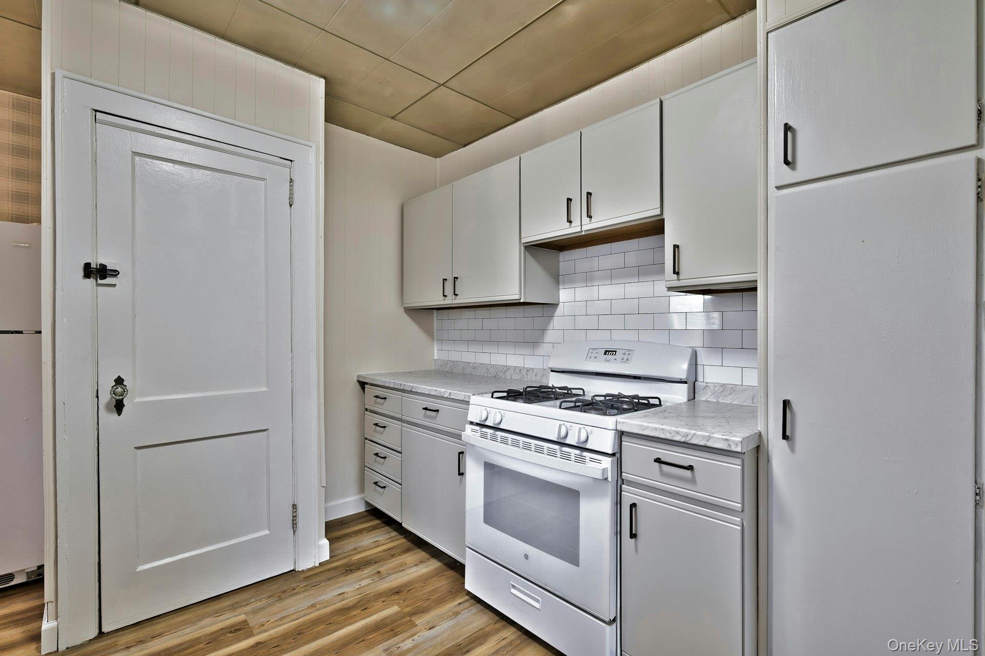 86 N Bayview Avenue, Freeport, NY 11520