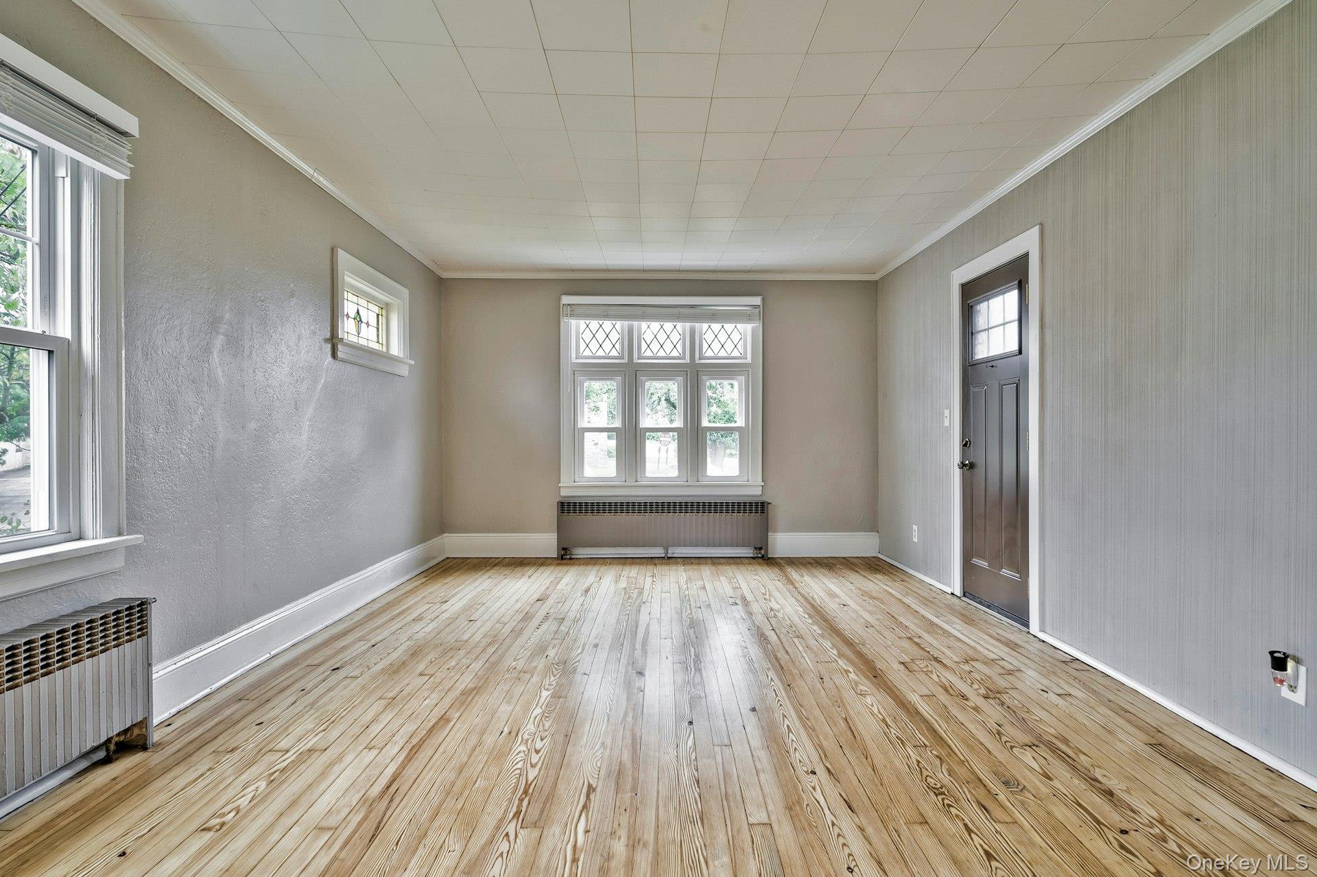 86 N Bayview Avenue, Freeport, NY 11520