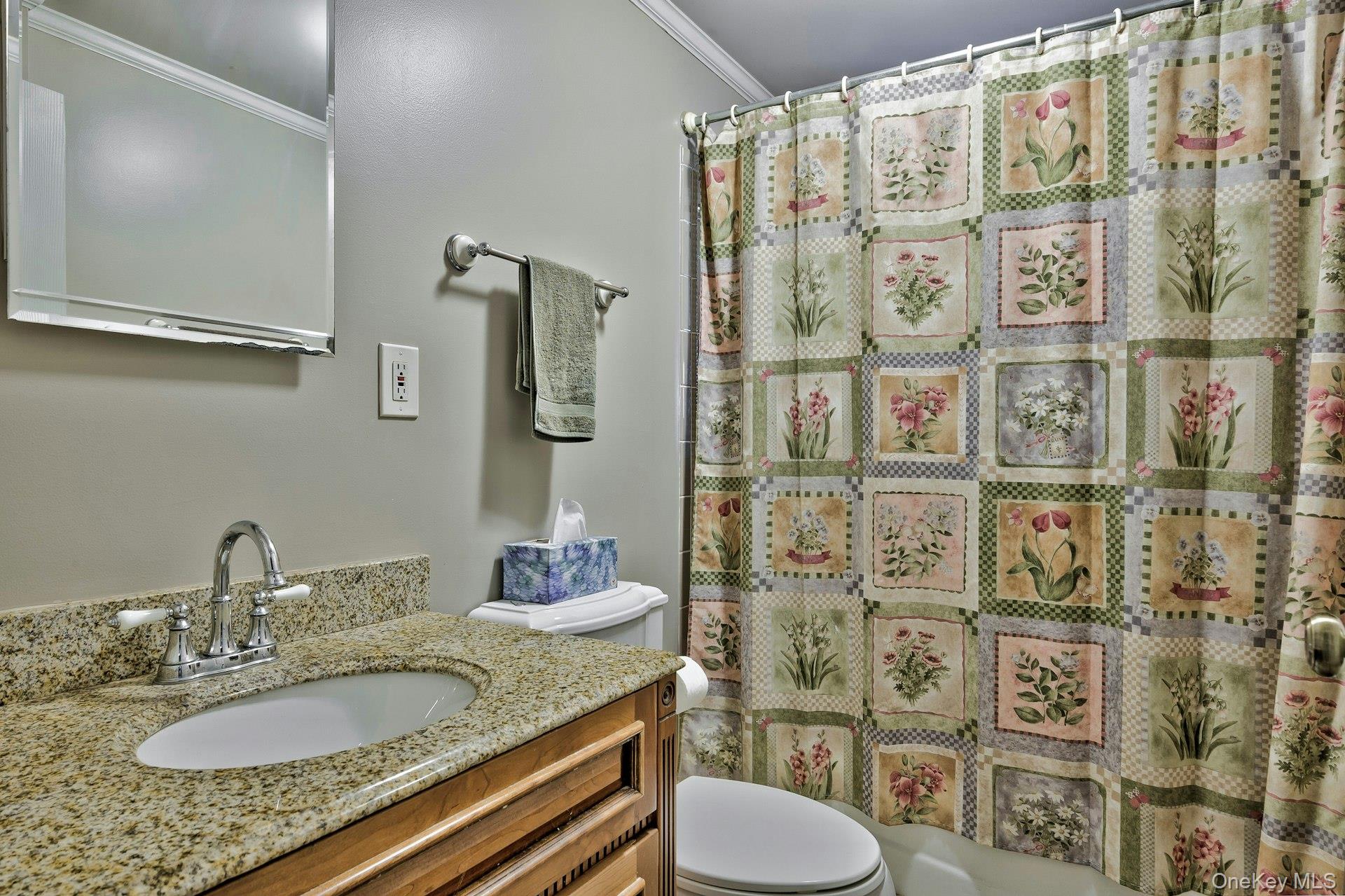 86 N Bayview Avenue, Freeport, NY 11520