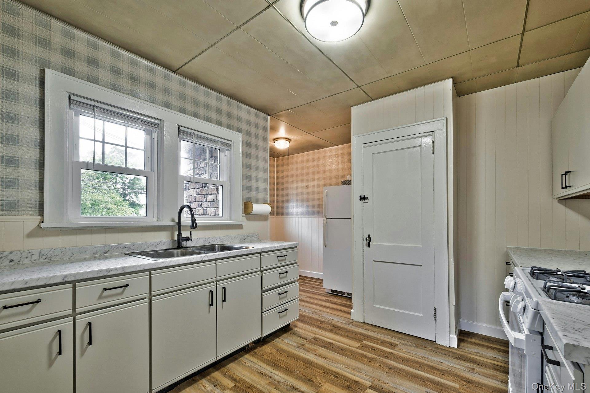 86 N Bayview Avenue, Freeport, NY 11520