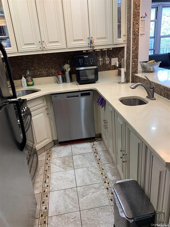 8605 60th Road # 3F, Elmhurst, NY 11373