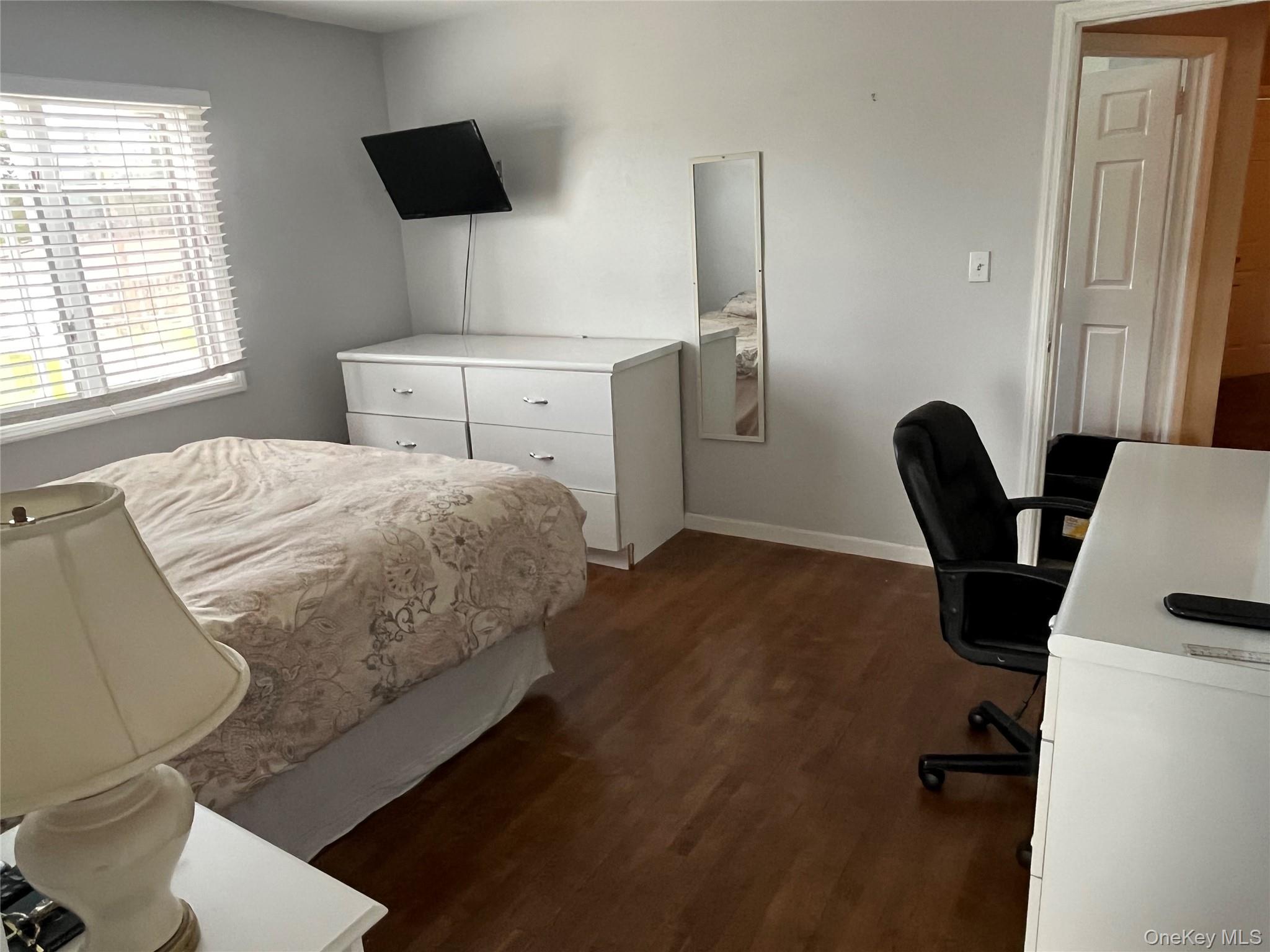 9 Hollings Drive, Deer Park, NY 11729