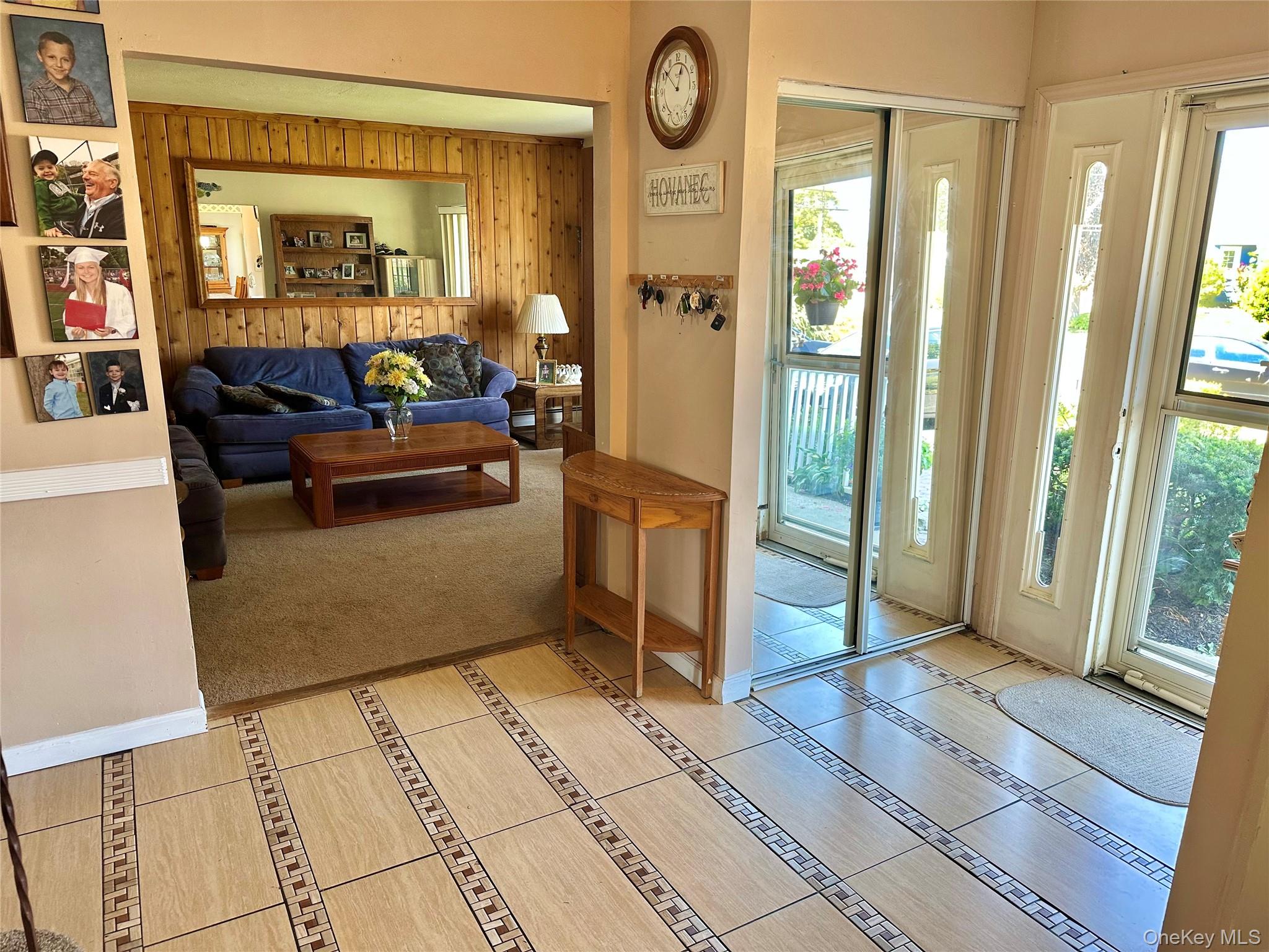 9 Hollings Drive, Deer Park, NY 11729