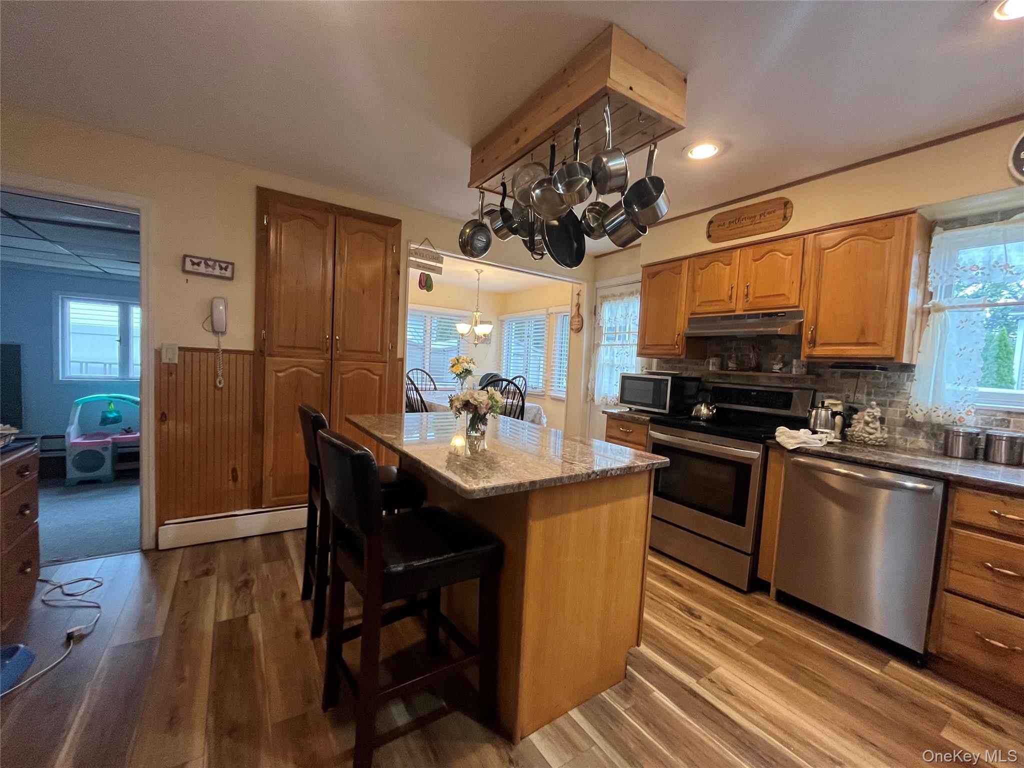 9 Hollings Drive, Deer Park, NY 11729