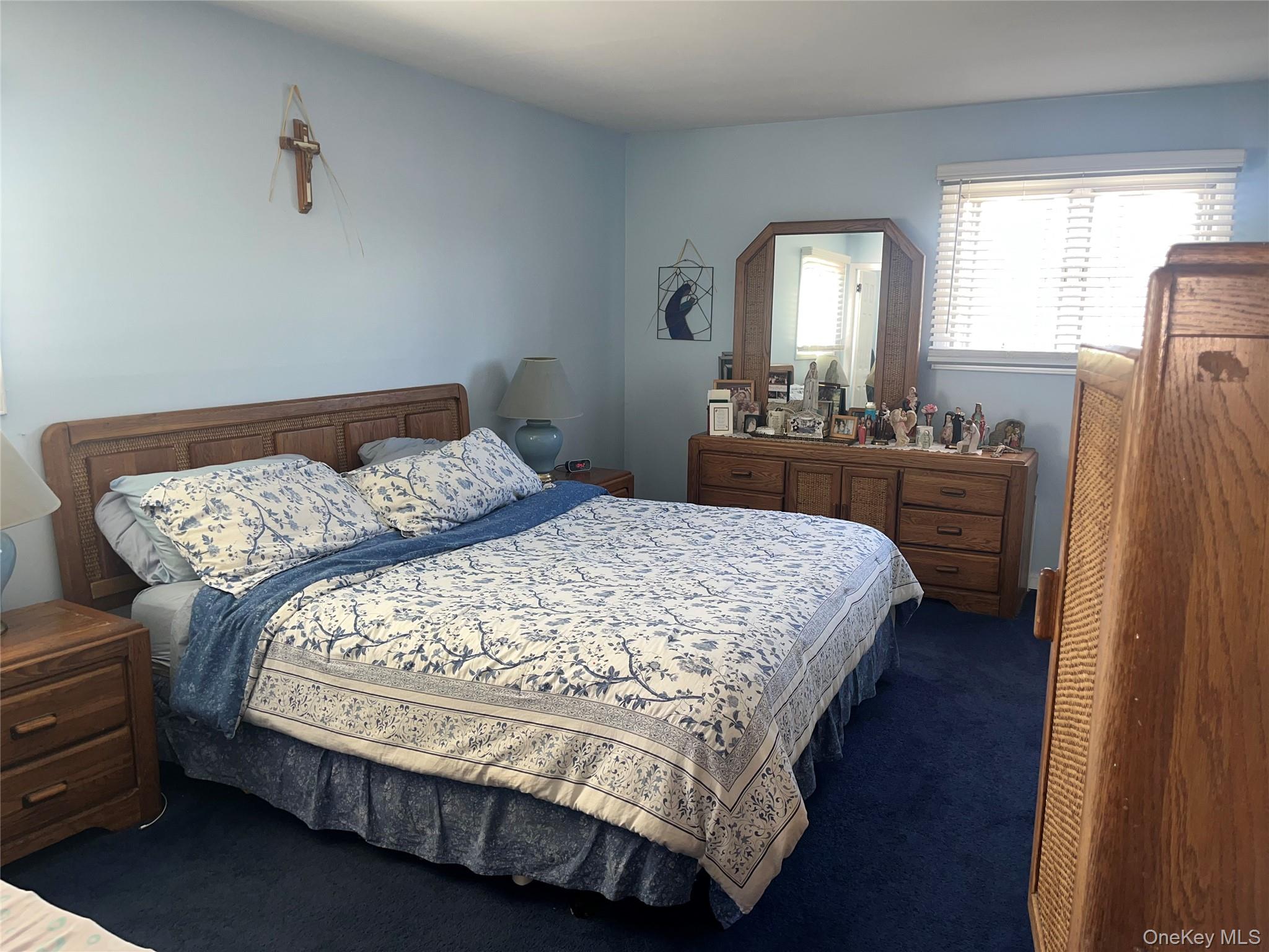 9 Hollings Drive, Deer Park, NY 11729