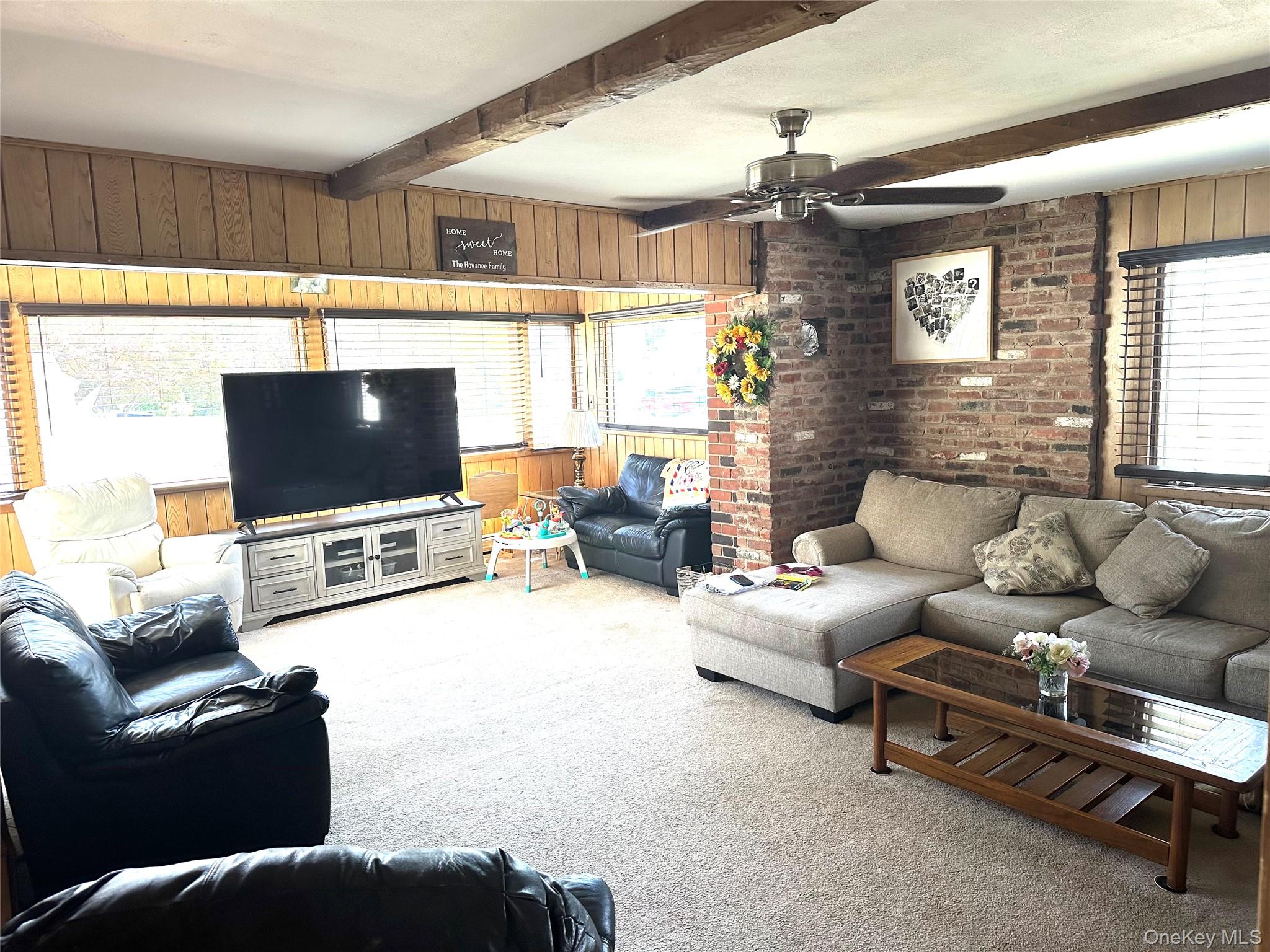 9 Hollings Drive, Deer Park, NY 11729