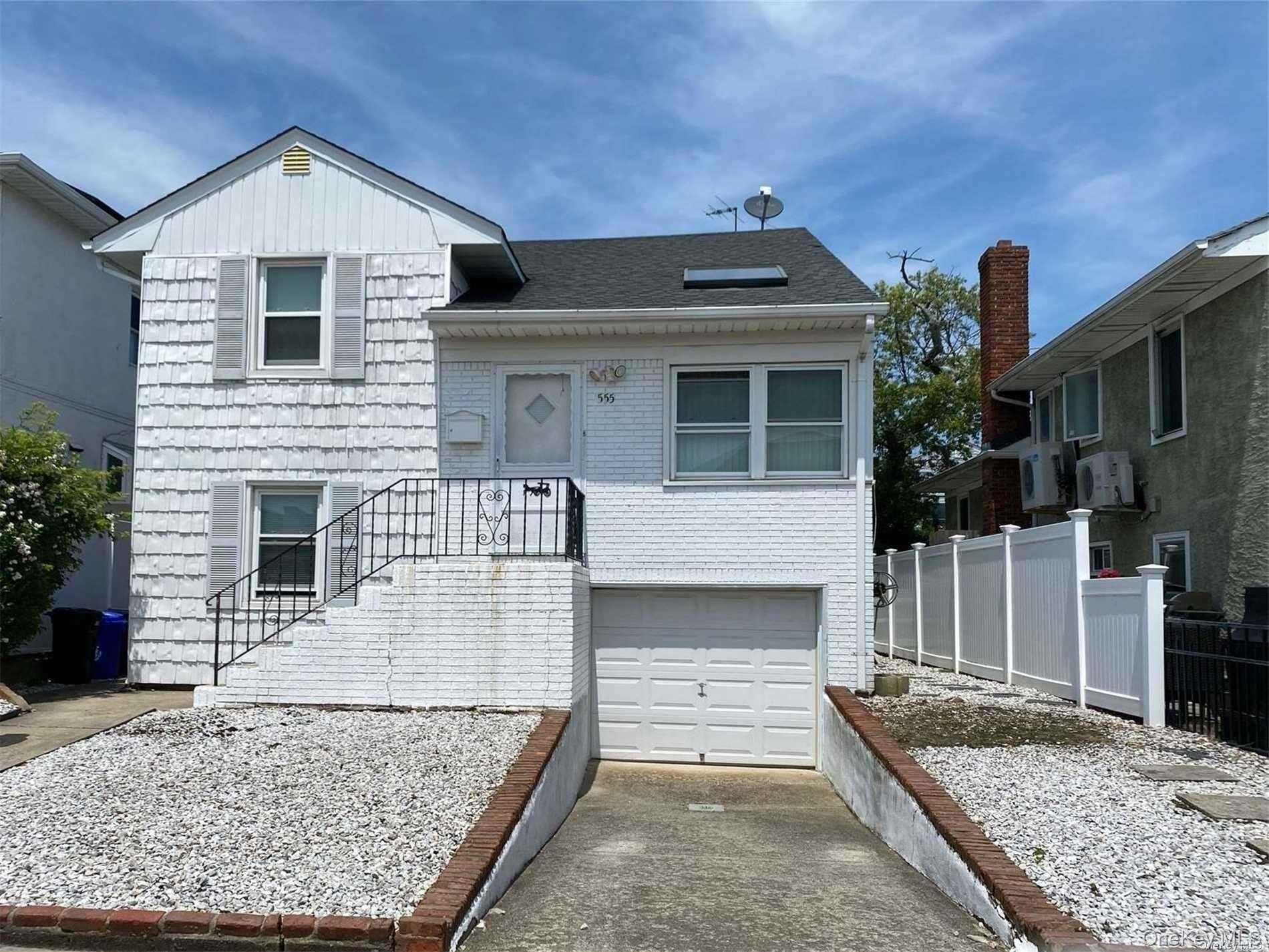 555 E State Street, Long Beach, NY 11561
